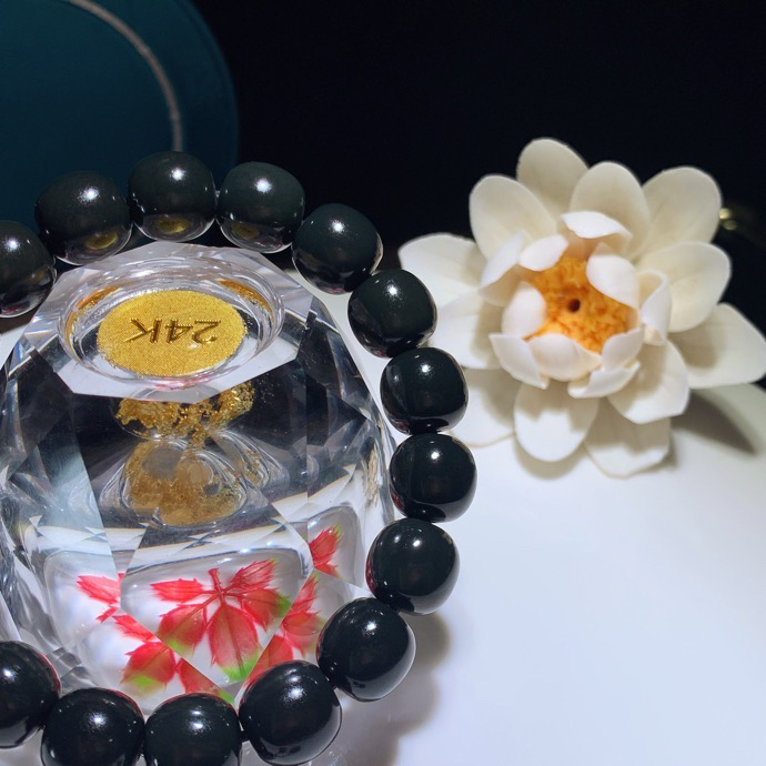 新疆和田玉黑青塔青老型珠手串 单颗尺寸11/12重52克。玉质细腻油润。手推出油。佩戴高端典雅。lt251227