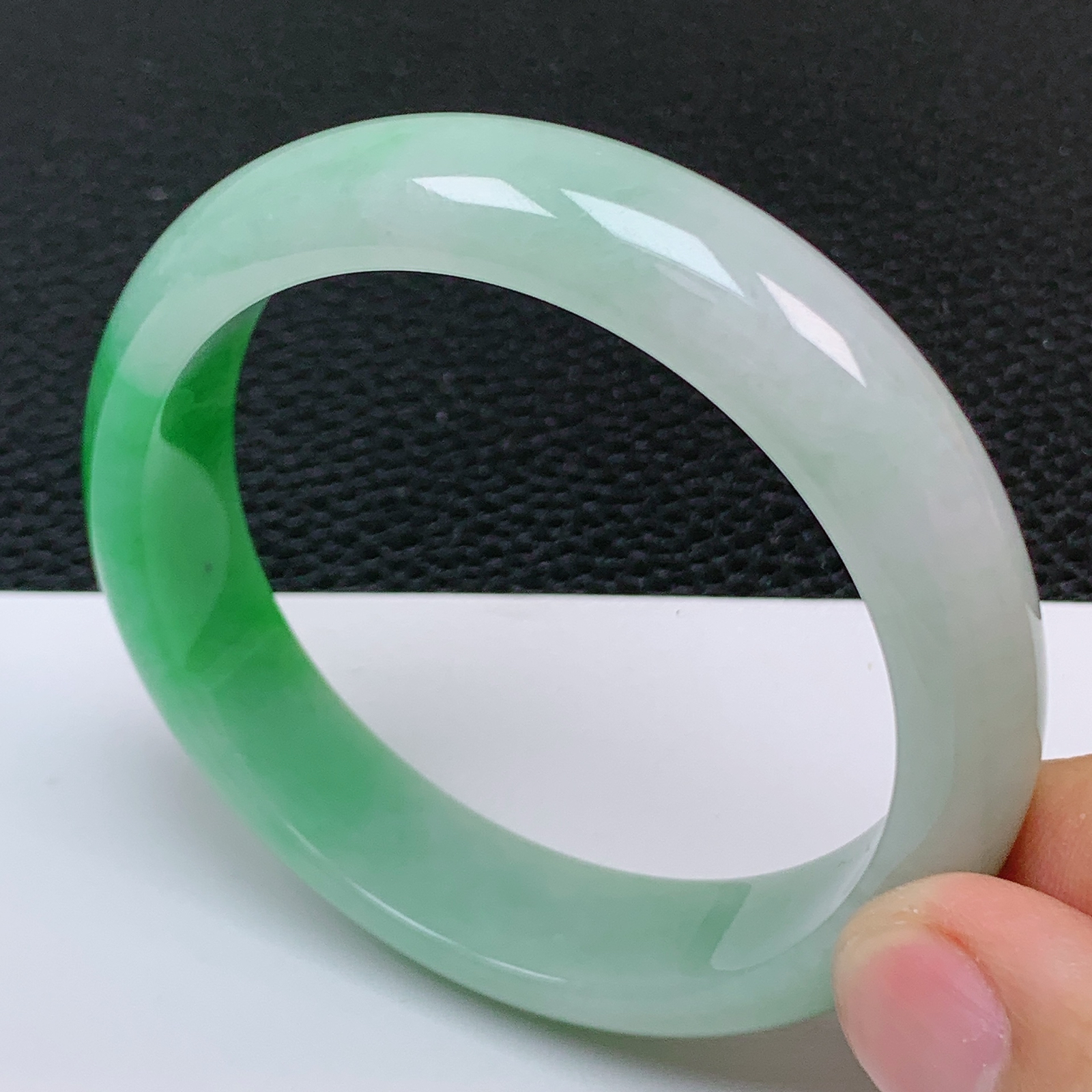 圈口51～52 天然翡翠老坑细腻飘阳绿正圈手镯 尺寸51.6*12.5*7mm