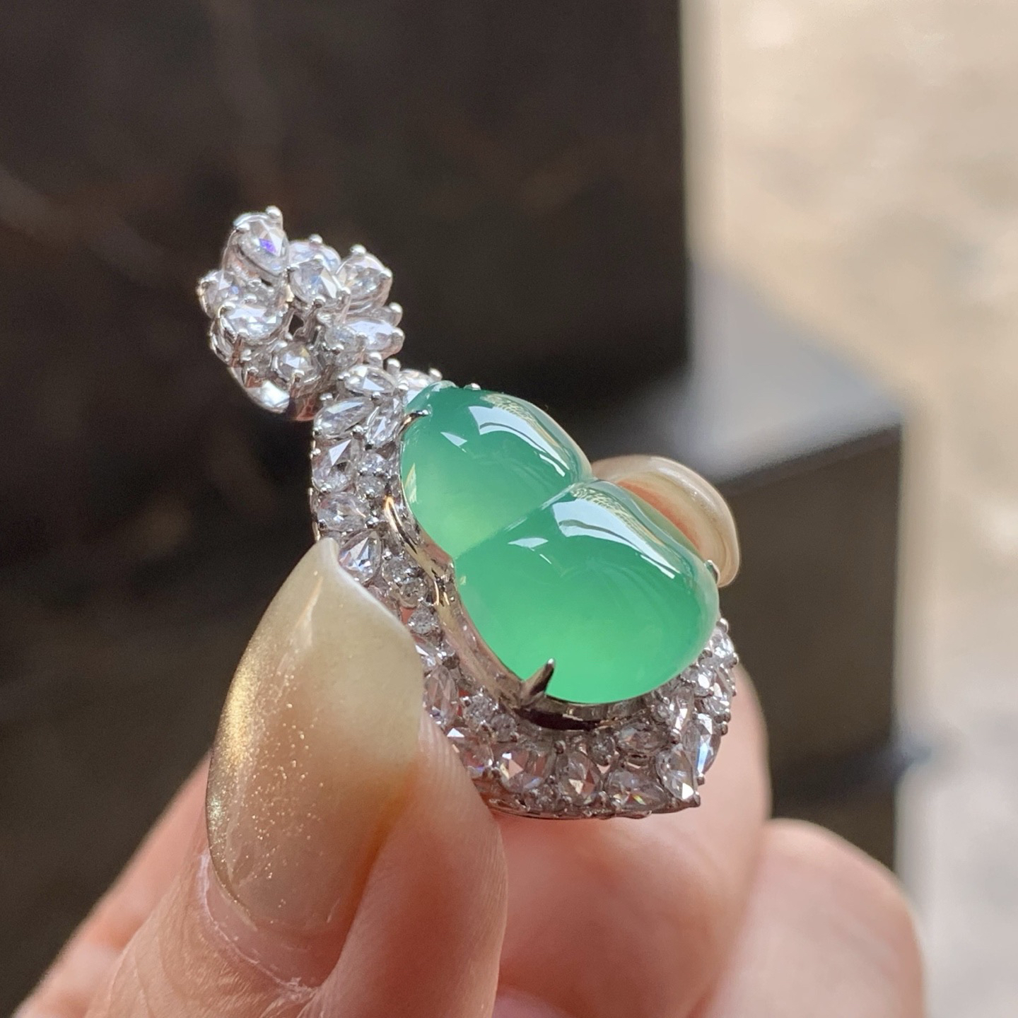 冰种甜绿葫芦
种色俱佳 真金镶嵌