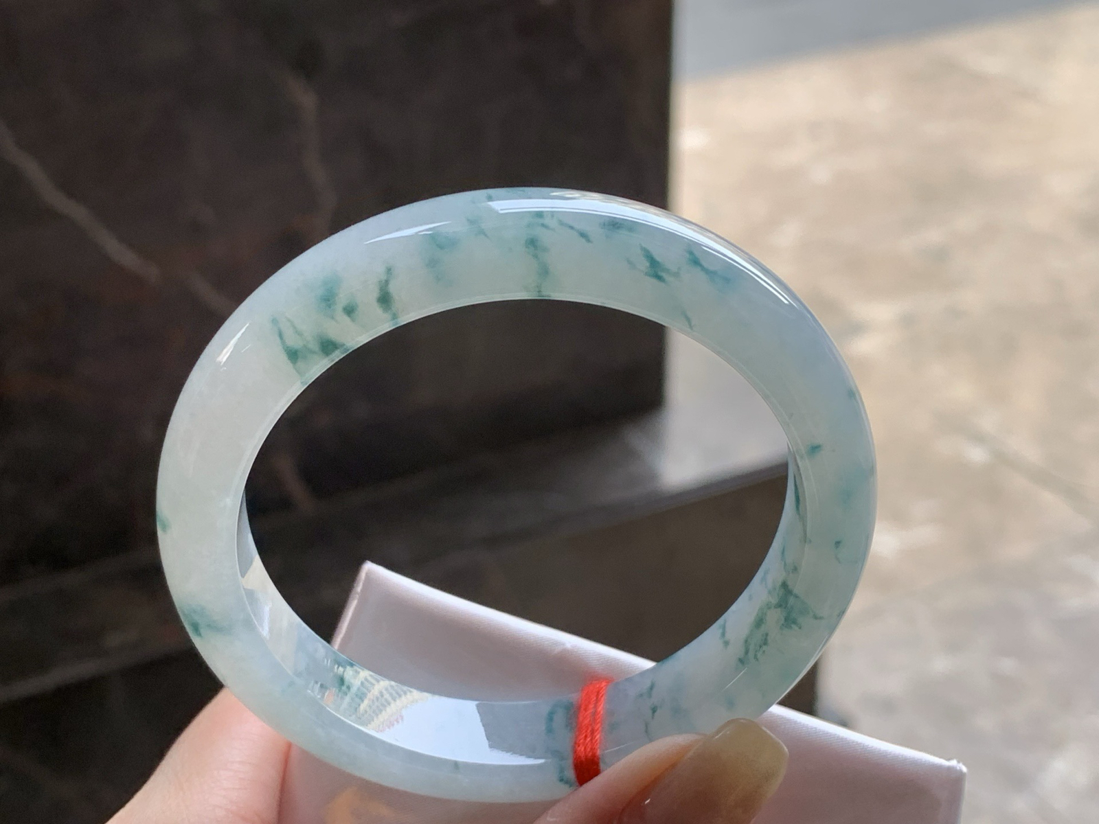 糯冰飘花手镯
种好水润 58.3/12/8.3mm