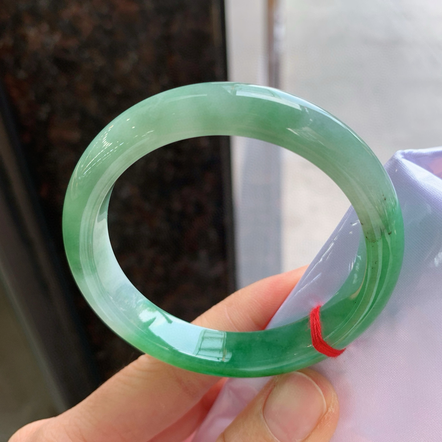 正圈飘绿 有纹 尺寸：54.2/10.9/7.8 色辣