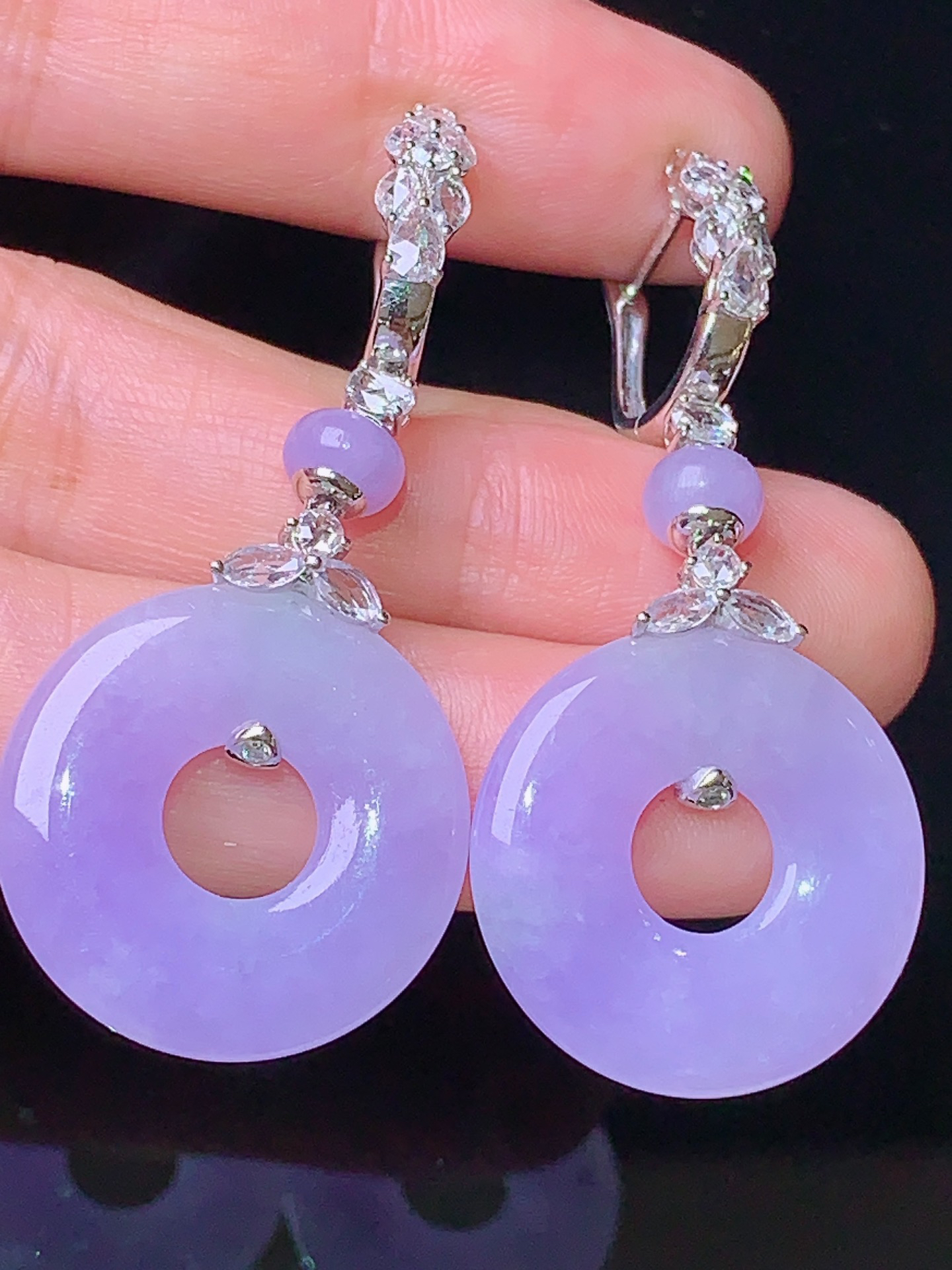 18k金钻镶嵌紫罗兰平安环耳坠 玉质细腻 色泽艳丽清新 水润亮眼 整体尺寸49.3*21.2*3.3