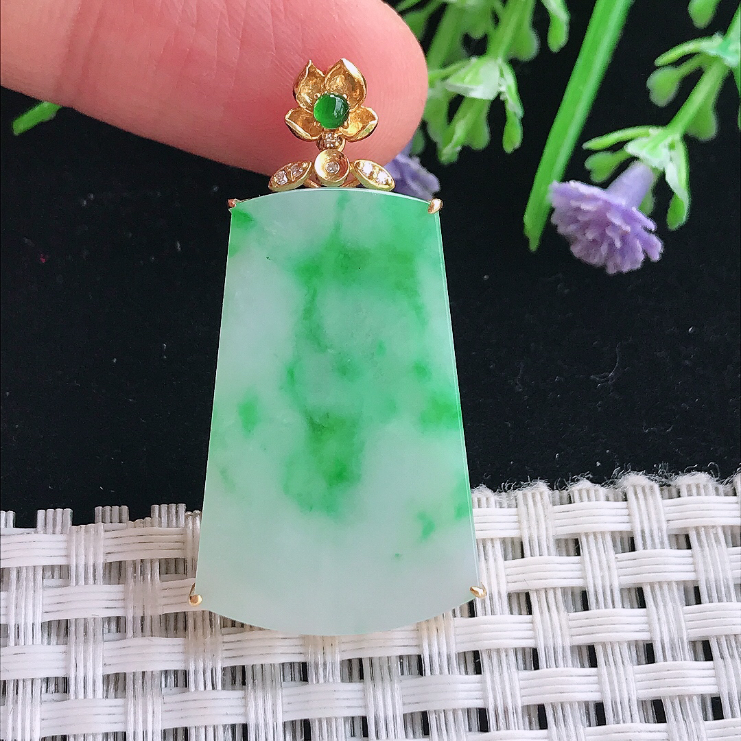 实拍A货翡翠39/20.5/5老坑18k金镶嵌冰润飘阳绿无事牌吊坠翡翠挂件