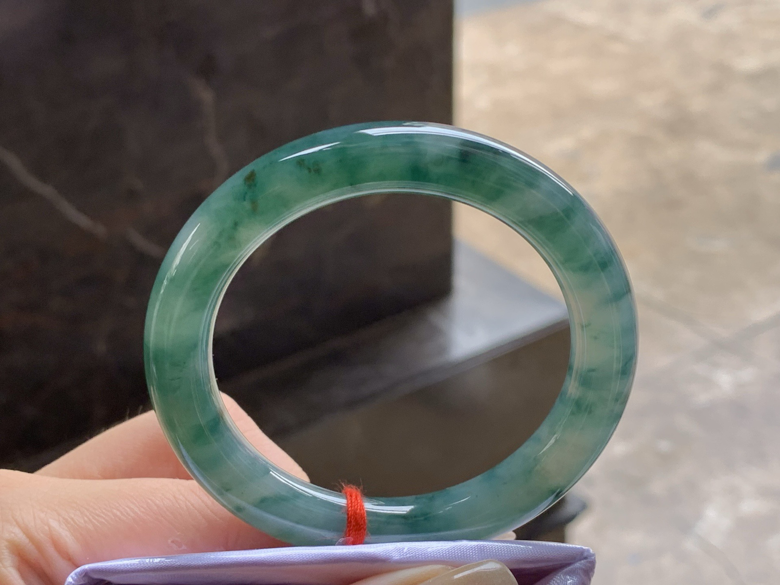 冰飘花福镯
种好水润 52.6/9.8/9.7mm