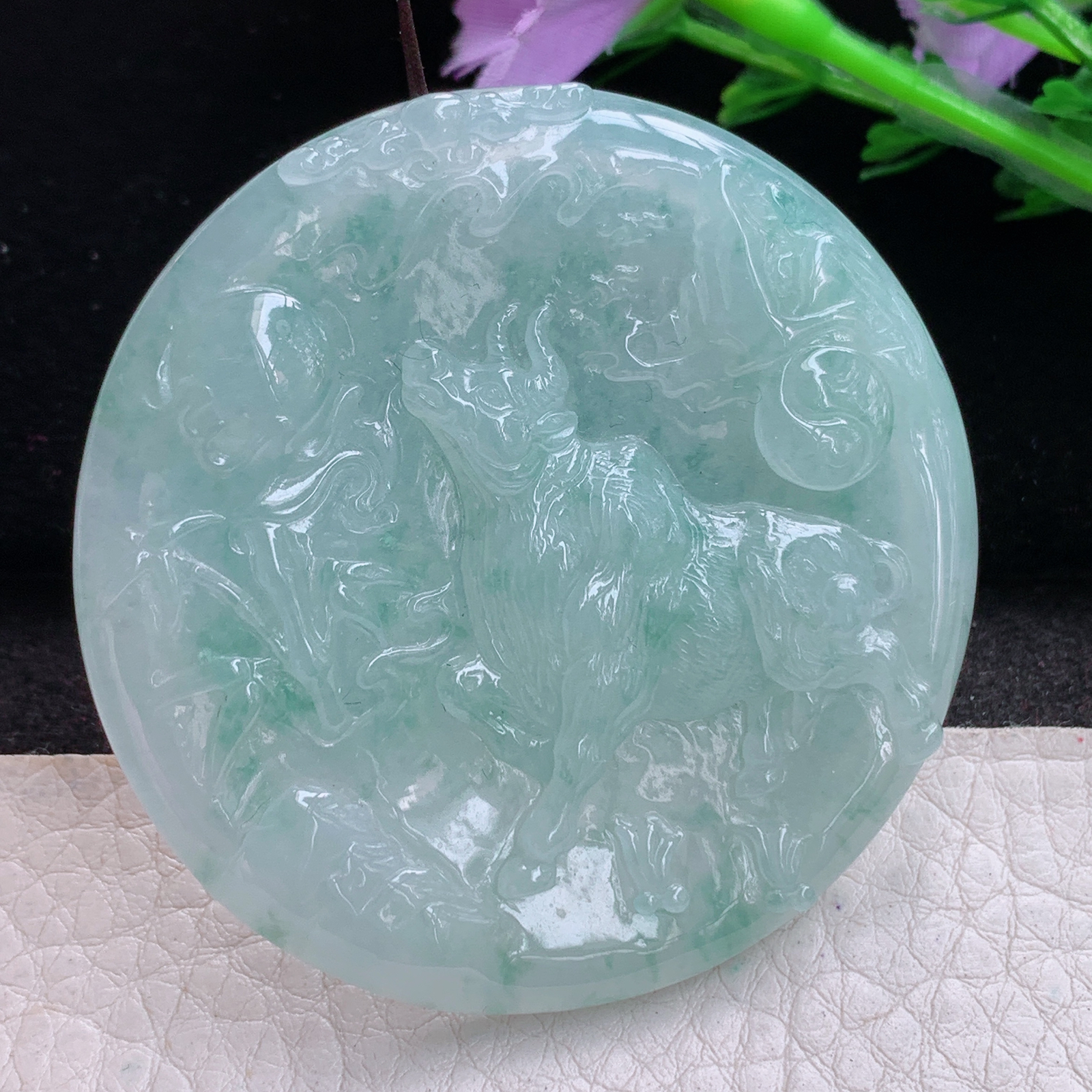 ktj实拍53*5.6缅甸天然翡翠冰飘花扭转乾坤 生肖牛圆牌玉项坠 玉挂件