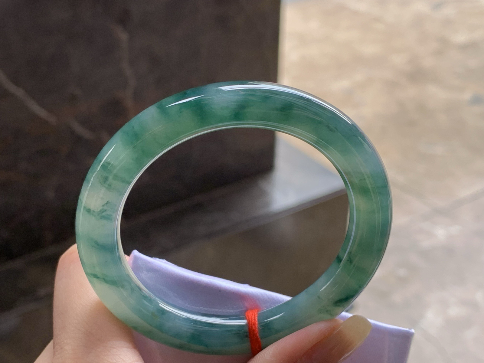 冰飘花福镯
种好水润 52.6/9.8/9.7mm