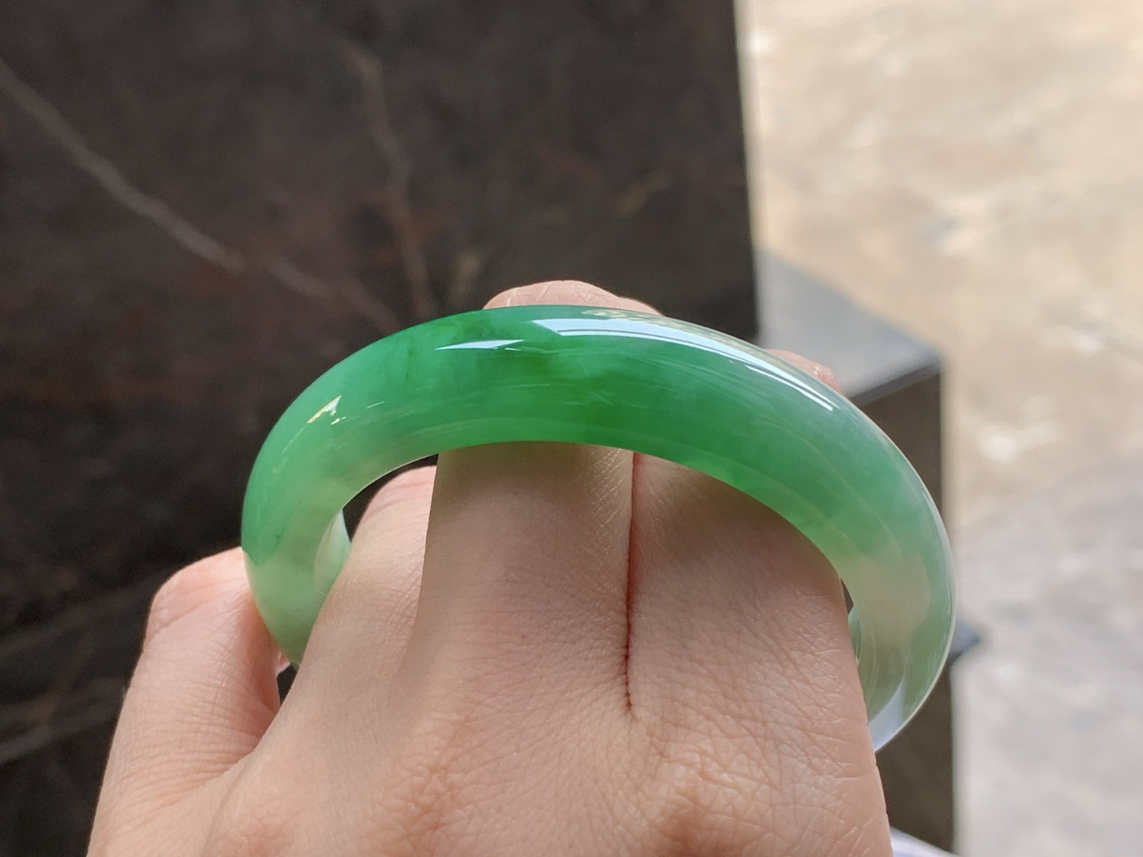 糯种带色手镯
玉质细腻 51.3/12.3/8.5mm