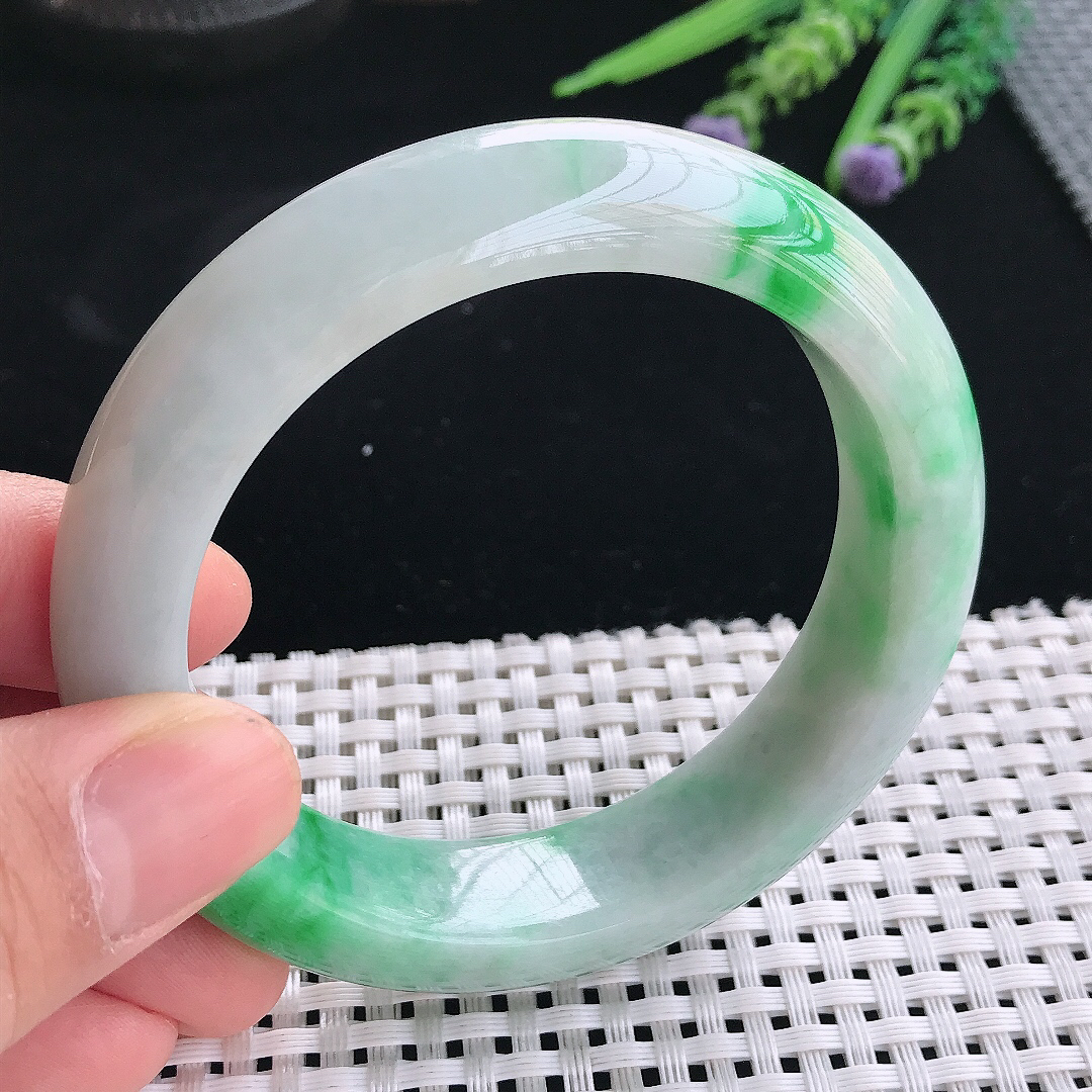 实拍天然翡翠57.5/15/9.6老坑精美温润辣阳绿手镯翡翠玉镯手环