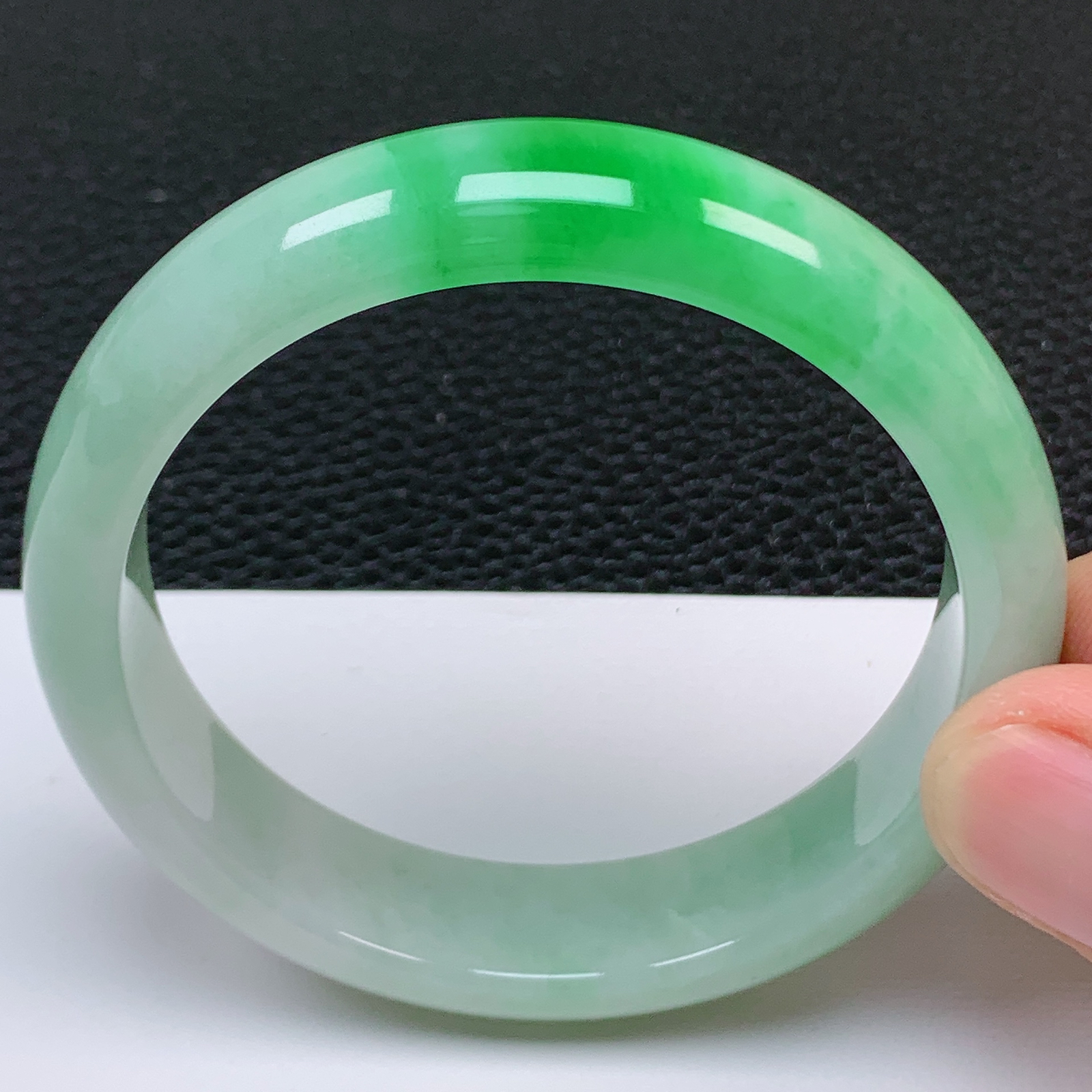 圈口51～52 天然翡翠老坑细腻飘阳绿正圈手镯 尺寸51.6*12.5*7mm