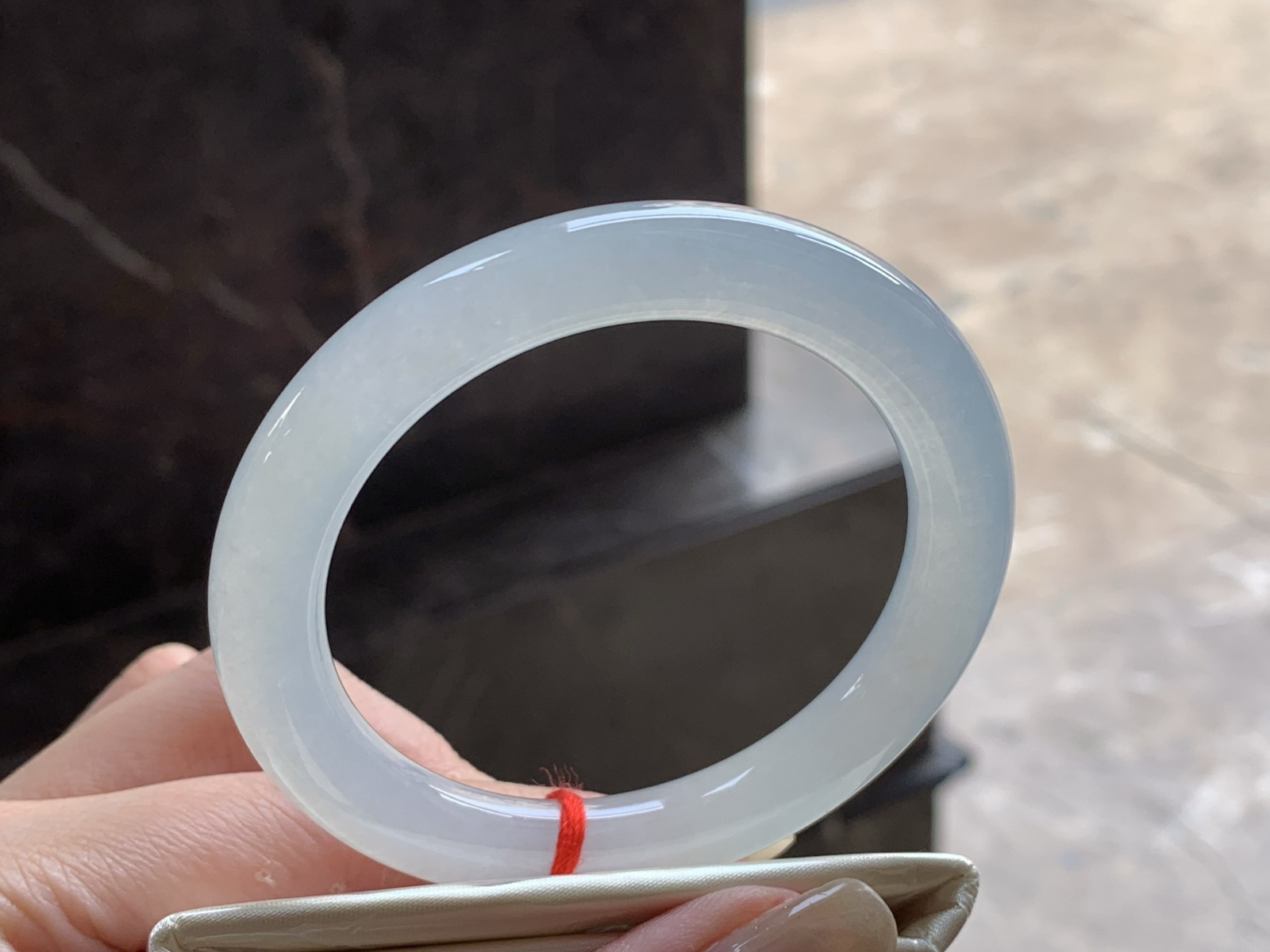 冰种圆条手镯
种好水足 53.5/8.7/9.4mm