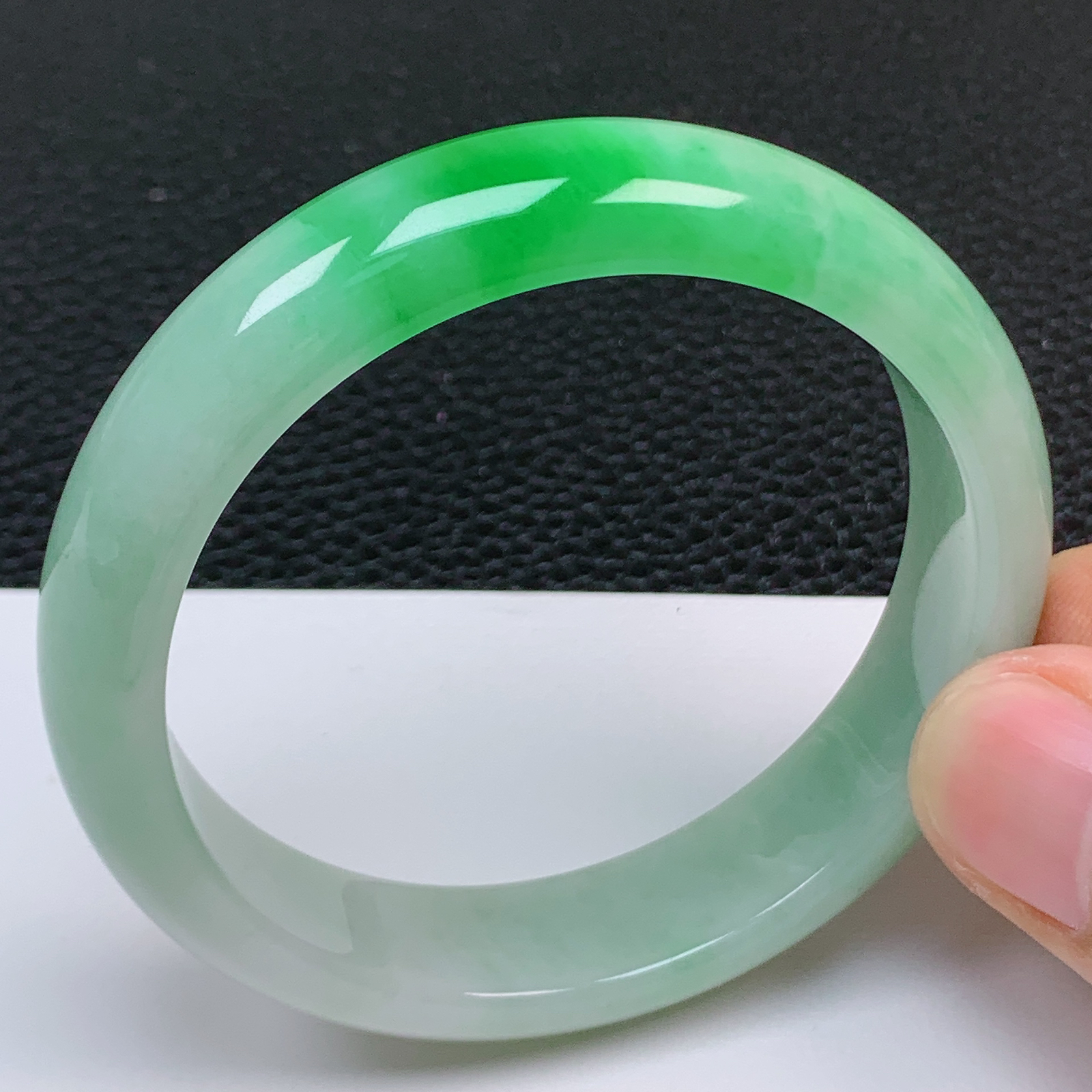 圈口51～52 天然翡翠老坑细腻飘阳绿正圈手镯 尺寸51.6*12.5*7mm