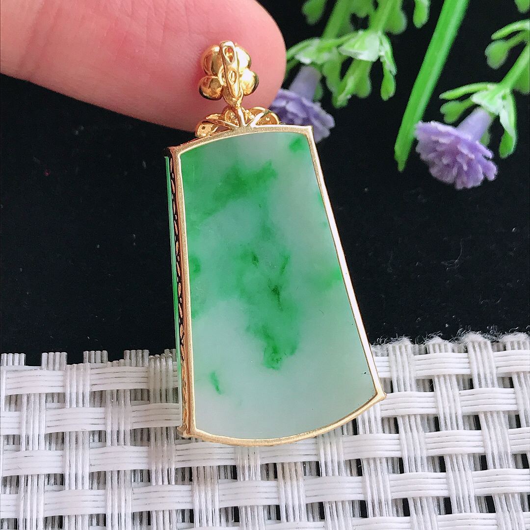 实拍A货翡翠39/20.5/5老坑18k金镶嵌冰润飘阳绿无事牌吊坠翡翠挂件