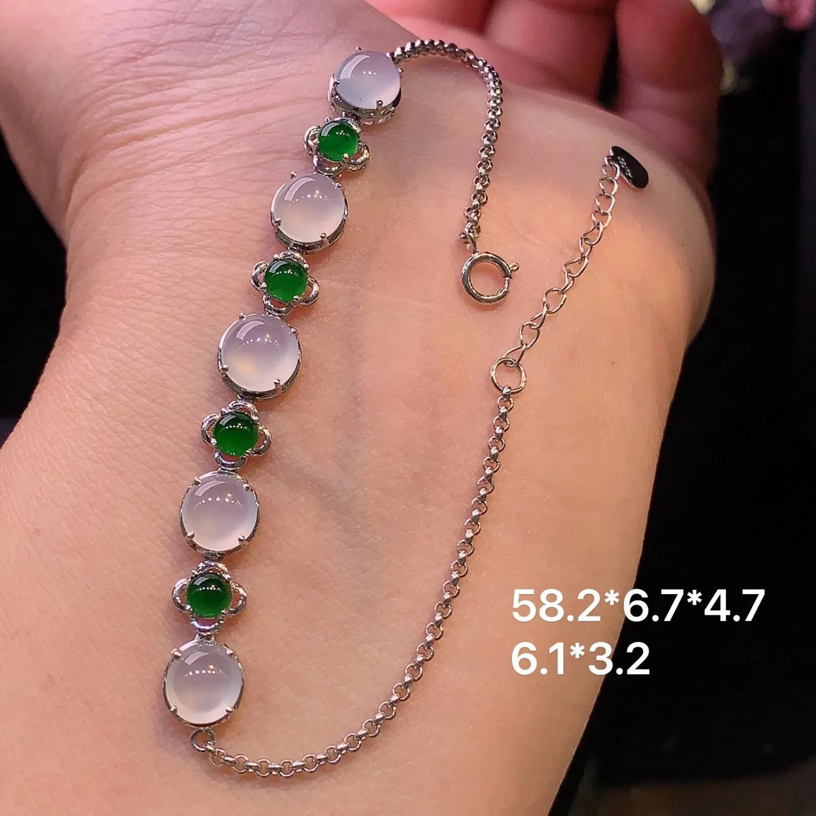 18k金镶嵌冰种蛋面手链 玉质细腻 色泽艳丽清新 水润亮眼 整体尺寸56.2*6.7*4.7