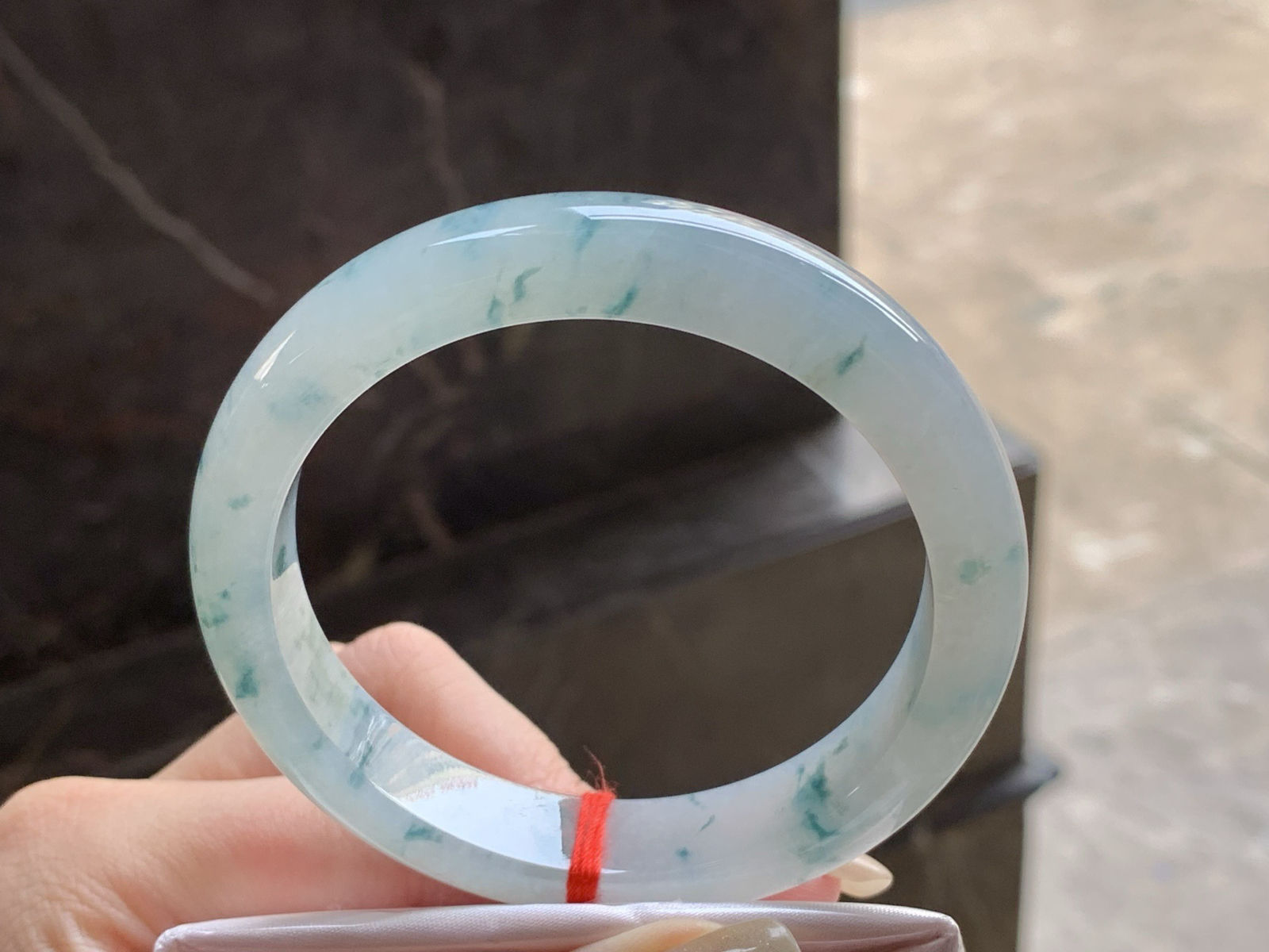 糯冰飘花手镯
种好水润 58.3/12/8.3mm