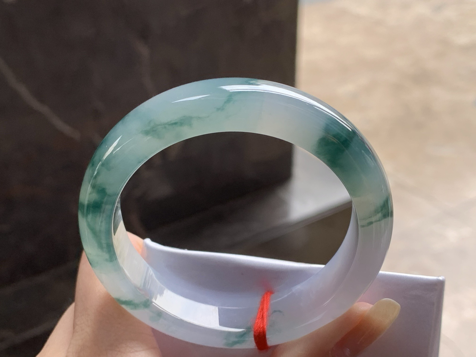 糯冰飘花手镯
种好水润 53.2/13.7/8.4mm