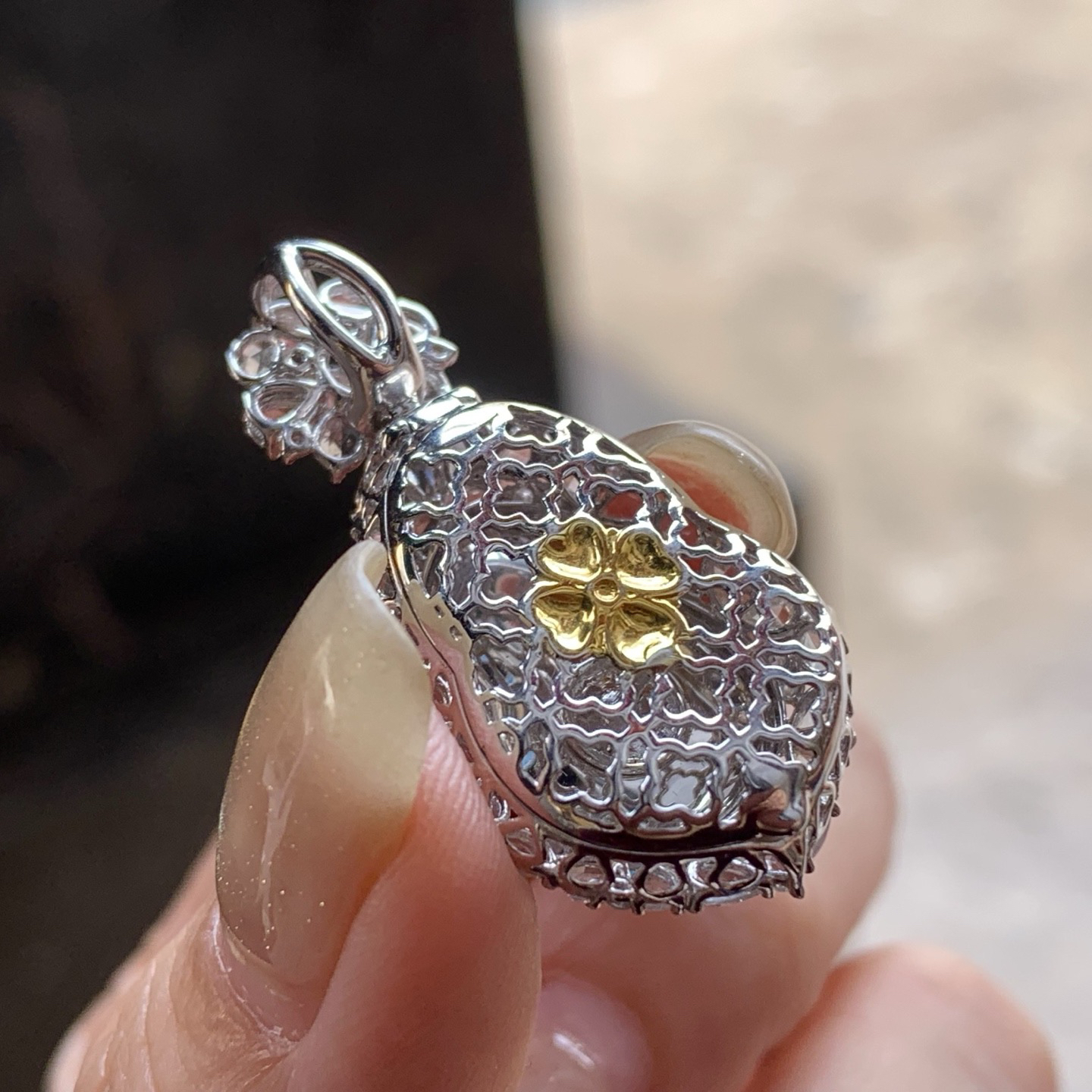 冰种甜绿葫芦
种色俱佳 真金镶嵌