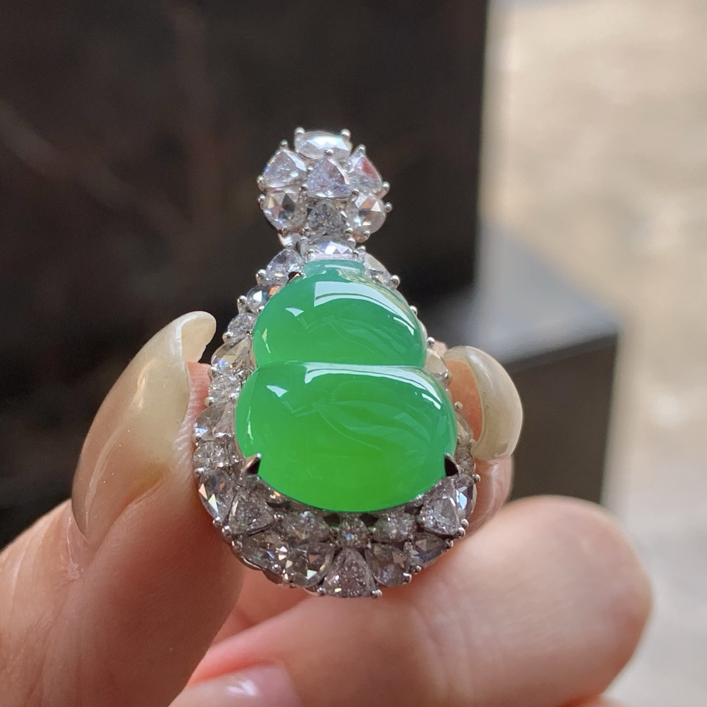 冰种阳绿葫芦
种色俱佳 真金镶嵌