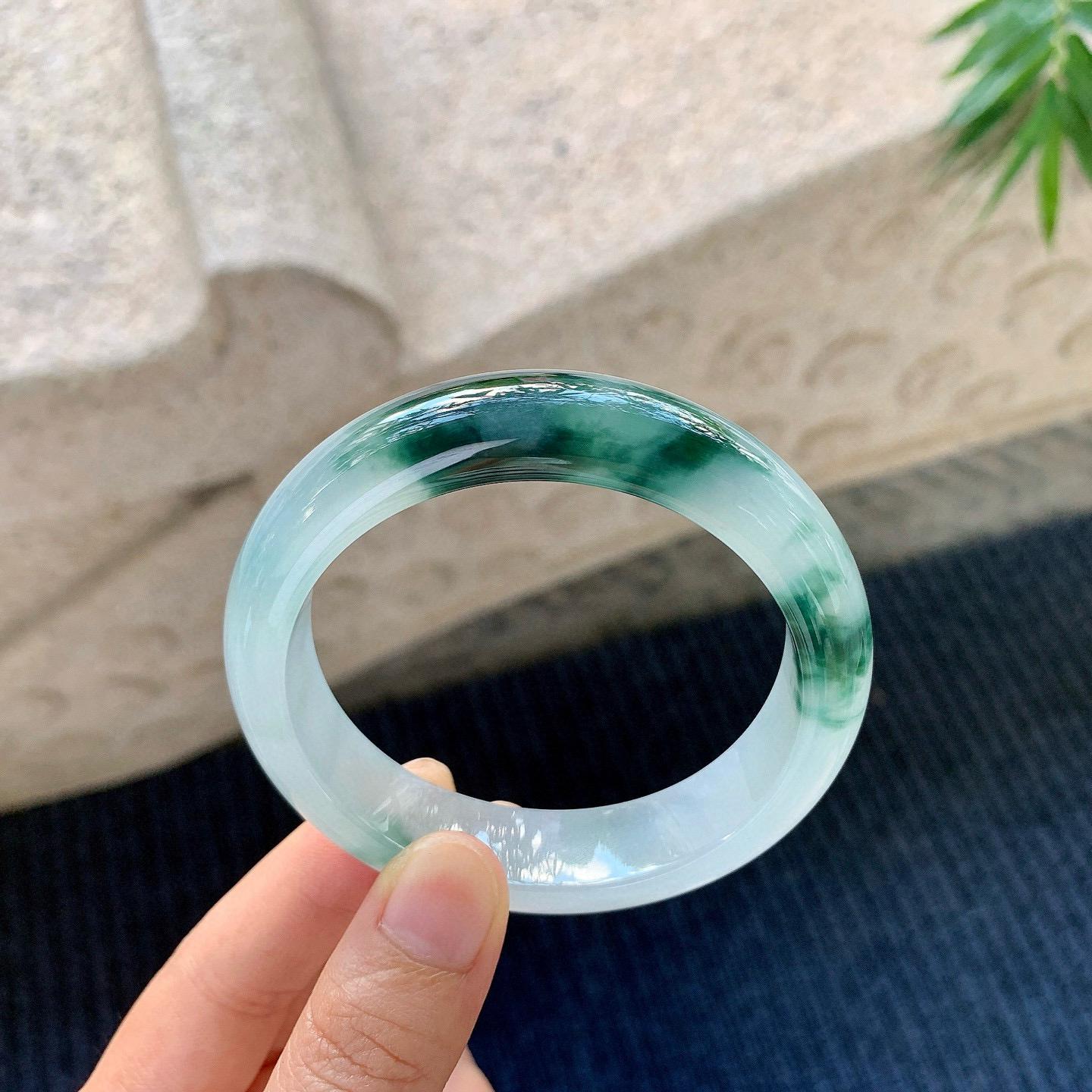 56.2/13.6/8.5冰糯飘花，水润，种老，细腻，无纹裂！