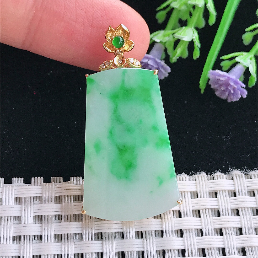 实拍A货翡翠39/20.5/5老坑18k金镶嵌冰润飘阳绿无事牌吊坠翡翠挂件