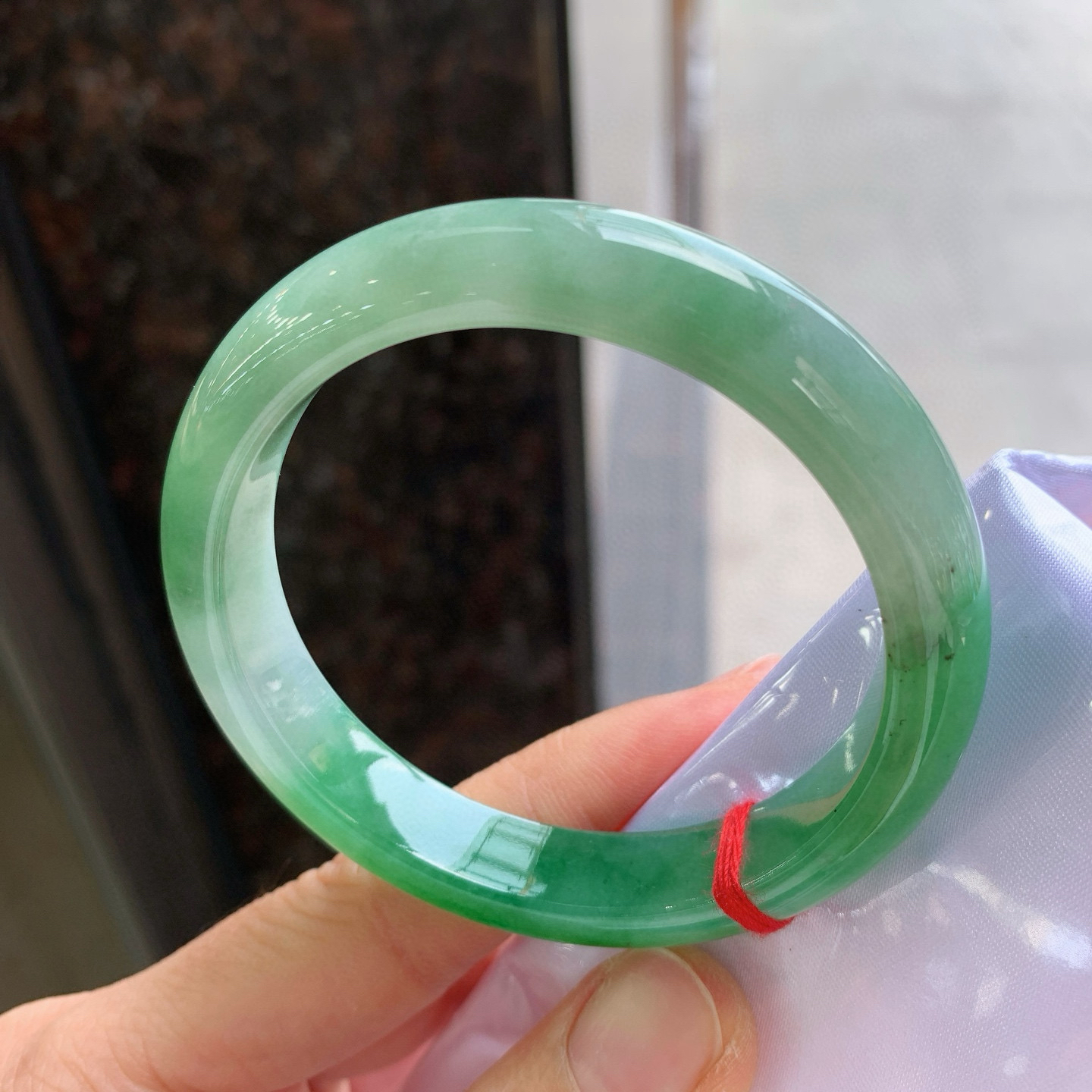 正圈飘绿 有纹 尺寸：54.2/10.9/7.8 色辣