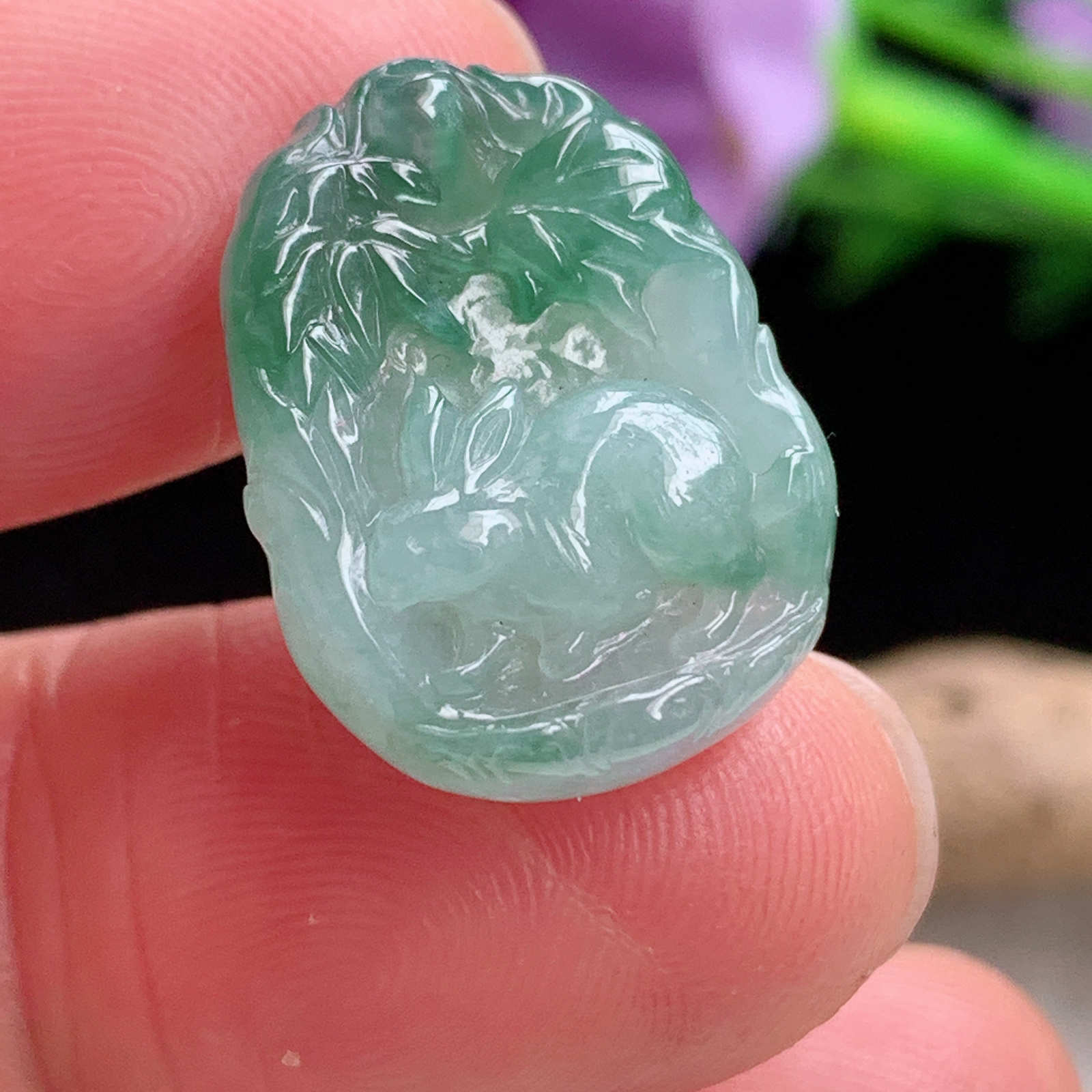 ktj实拍19.3*14.8*5.5缅甸天然翡翠冰飘花宝宝款生肖兔子玉项坠 玉挂件