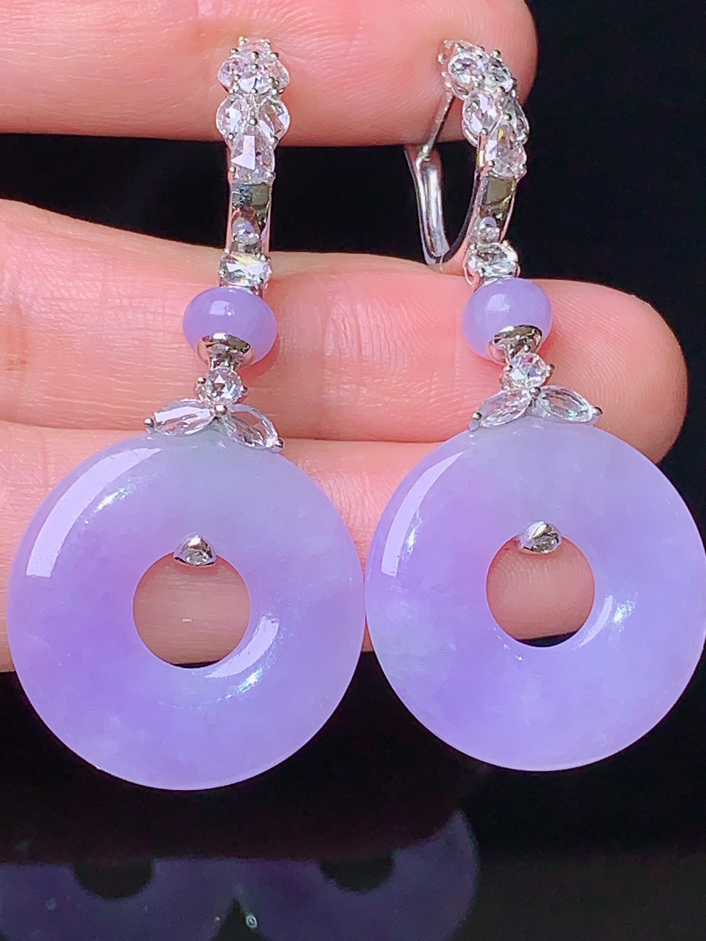 18k金钻镶嵌紫罗兰平安环耳坠 玉质细腻 色泽艳丽清新 水润亮眼 整体尺寸49.3*21.2*3.3