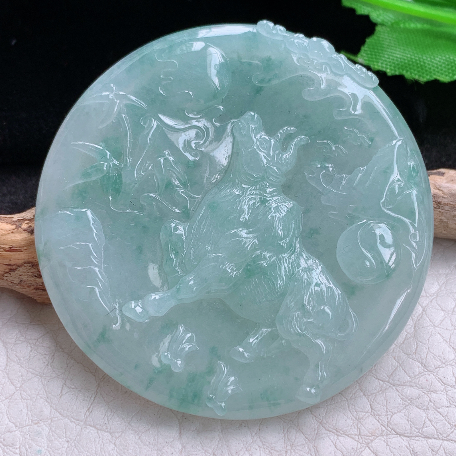 ktj实拍53*5.6缅甸天然翡翠冰飘花扭转乾坤 生肖牛圆牌玉项坠 玉挂件