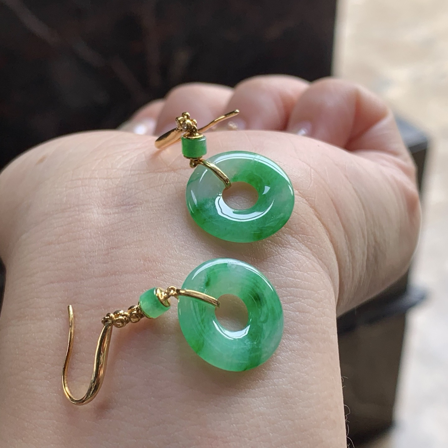 带色子母扣耳坠
颜色漂亮 真金镶嵌