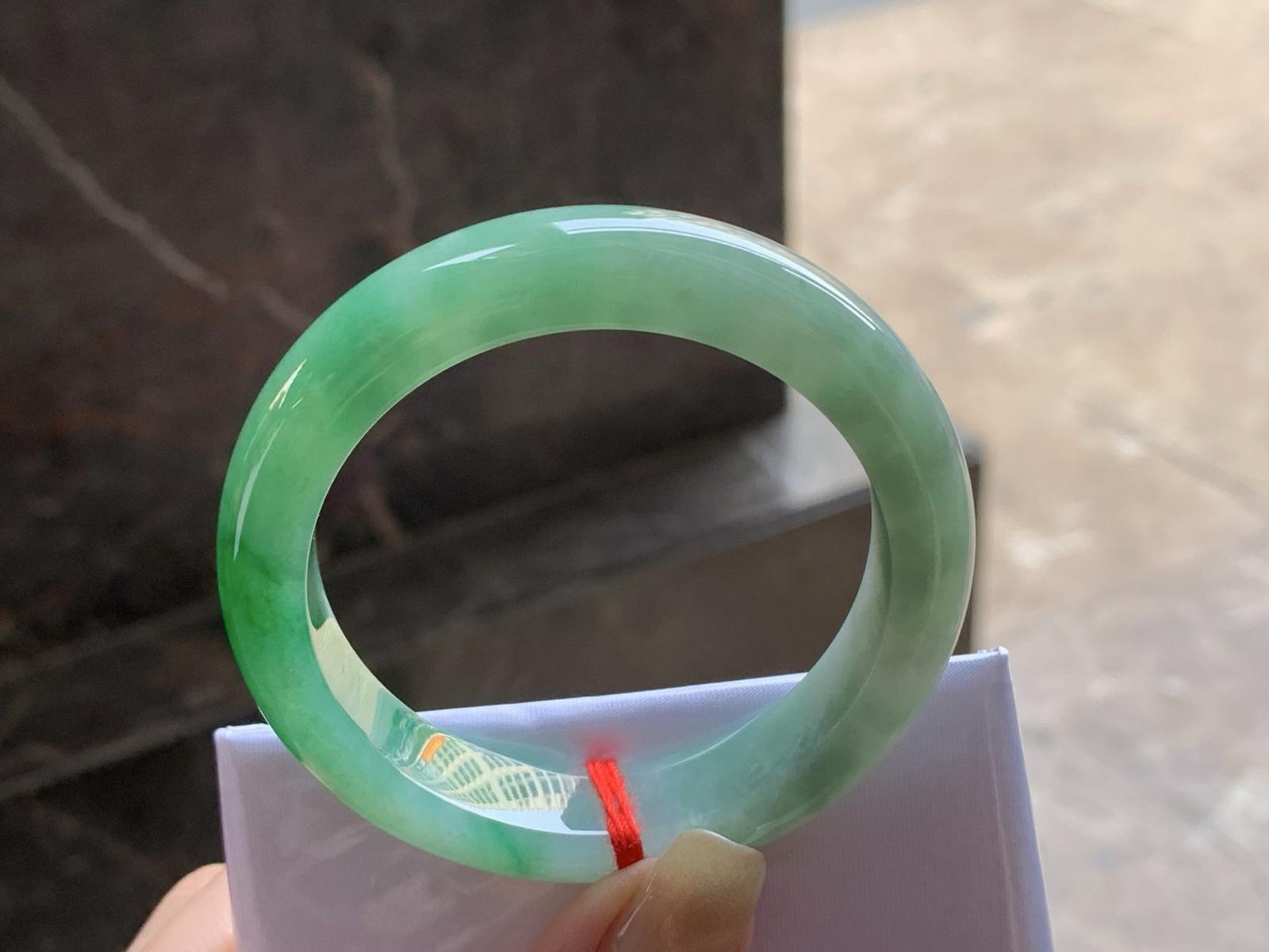 糯种带色手镯
玉质细腻 51.3/12.3/8.5mm