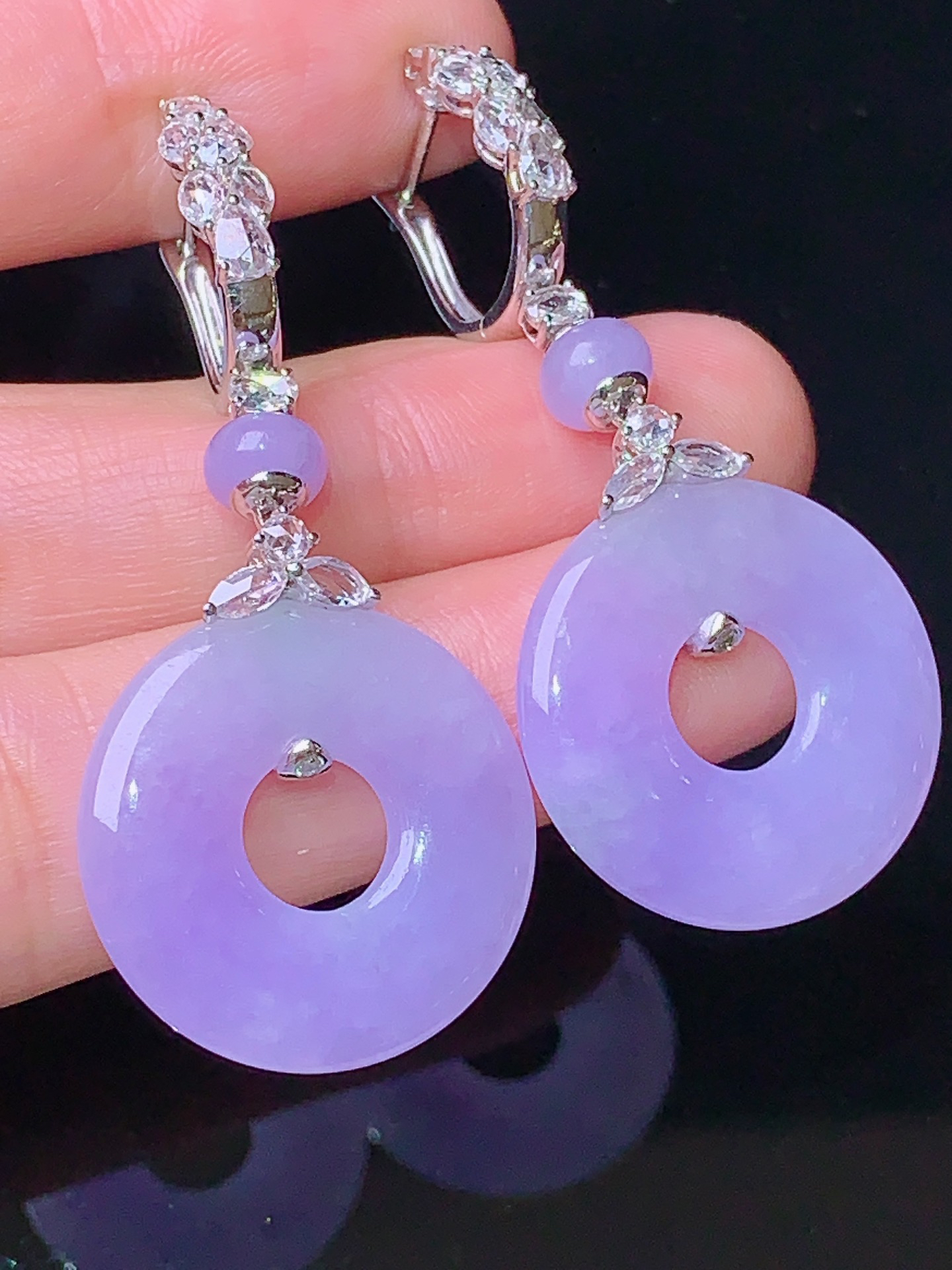 18k金钻镶嵌紫罗兰平安环耳坠 玉质细腻 色泽艳丽清新 水润亮眼 整体尺寸49.3*21.2*3.3