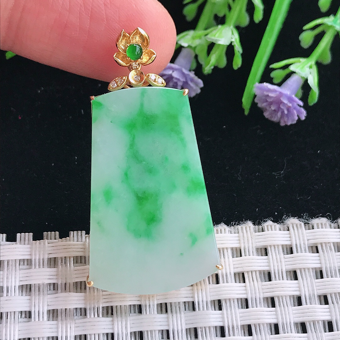 实拍A货翡翠39/20.5/5老坑18k金镶嵌冰润飘阳绿无事牌吊坠翡翠挂件