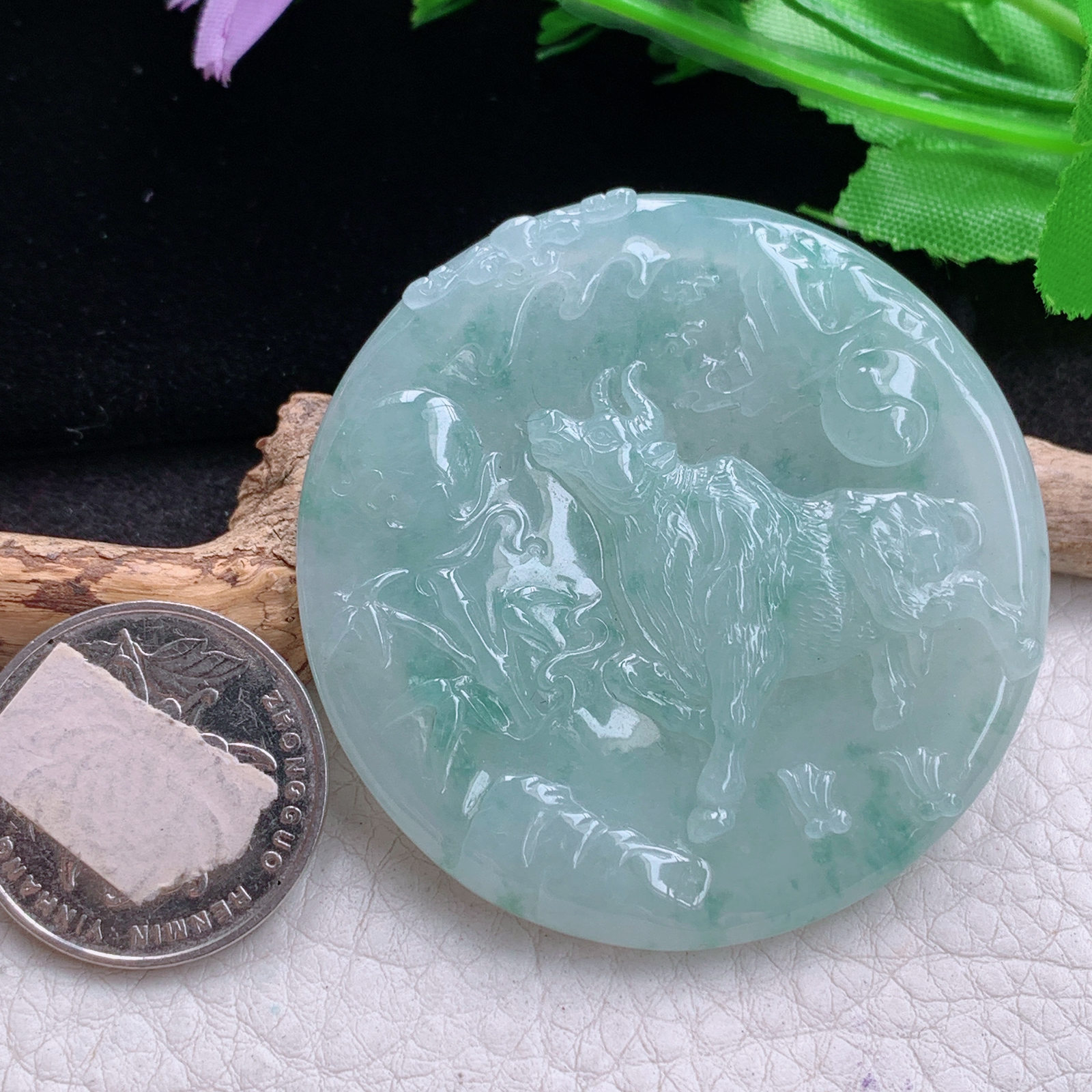 ktj实拍53*5.6缅甸天然翡翠冰飘花扭转乾坤 生肖牛圆牌玉项坠 玉挂件