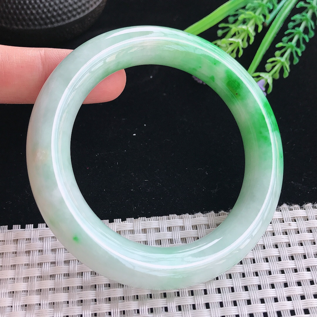 实拍天然翡翠56.5/12.9/12老坑精美飘阳绿圆条手镯翡翠玉镯手环