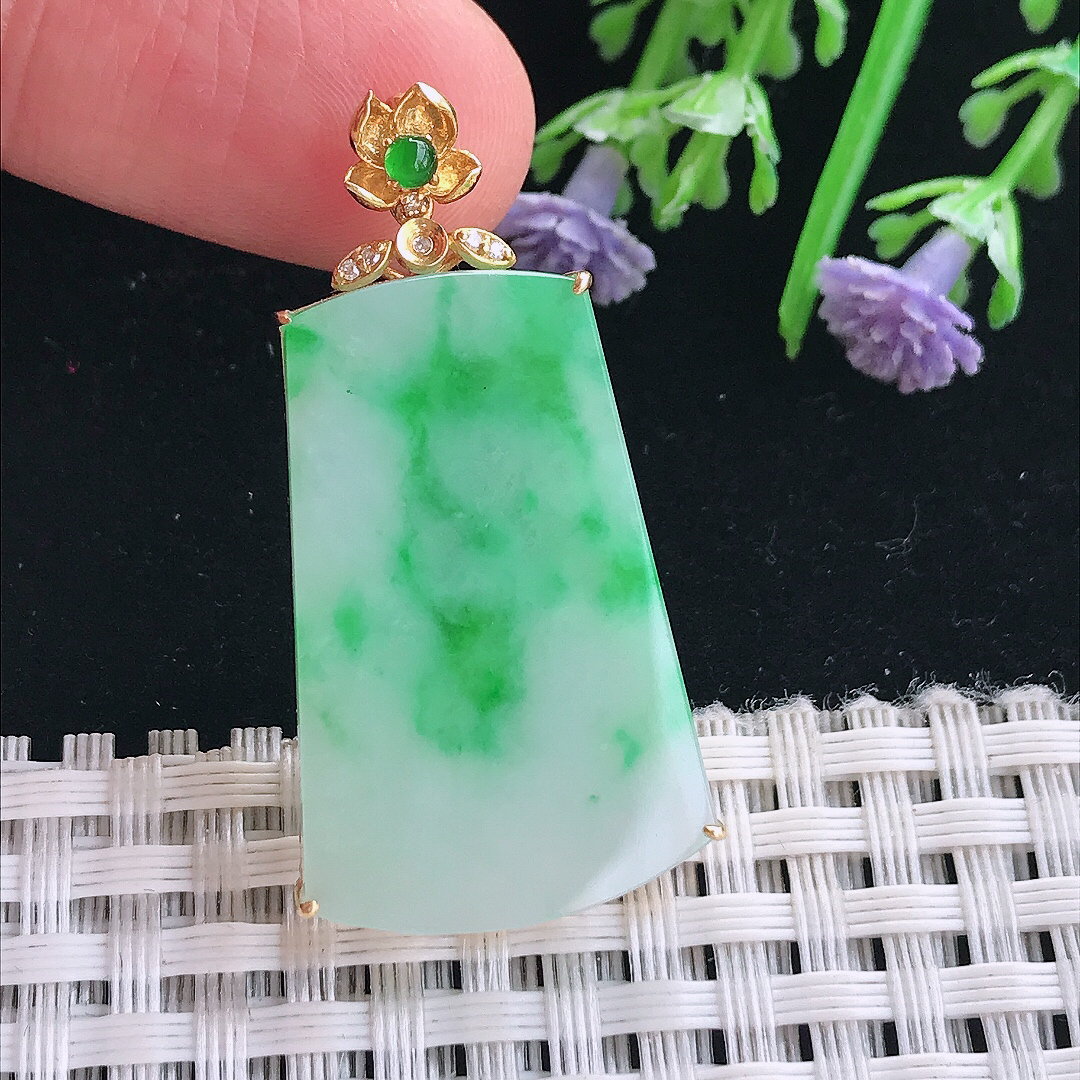 实拍A货翡翠39/20.5/5老坑18k金镶嵌冰润飘阳绿无事牌吊坠翡翠挂件