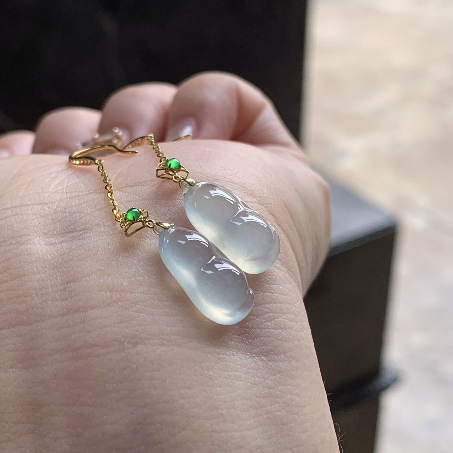 冰种福豆耳坠
种好水足 真金镶嵌