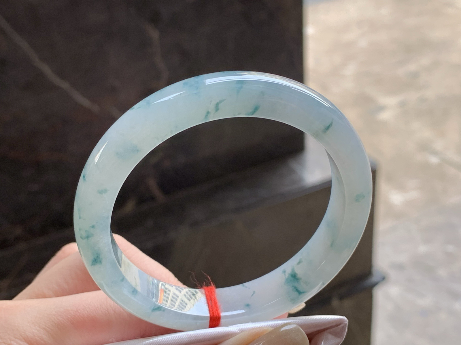 糯冰飘花手镯
种好水润 58.3/12/8.3mm