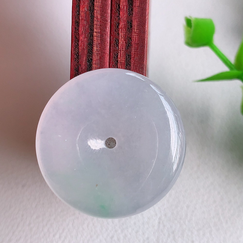 冰润平安扣吊坠，厚装饱满，冰润剔透，细腻水足，种质润泽，飘花灵动，佩戴优雅大气，W140.7   尺寸：26-5.5mm