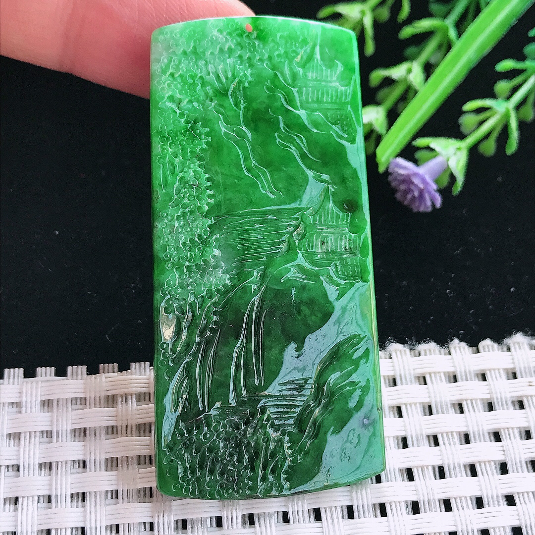 实拍A货翡翠58.8/28.6/4.8老坑精美满绿辣阳绿山水牌吊坠翡翠挂件