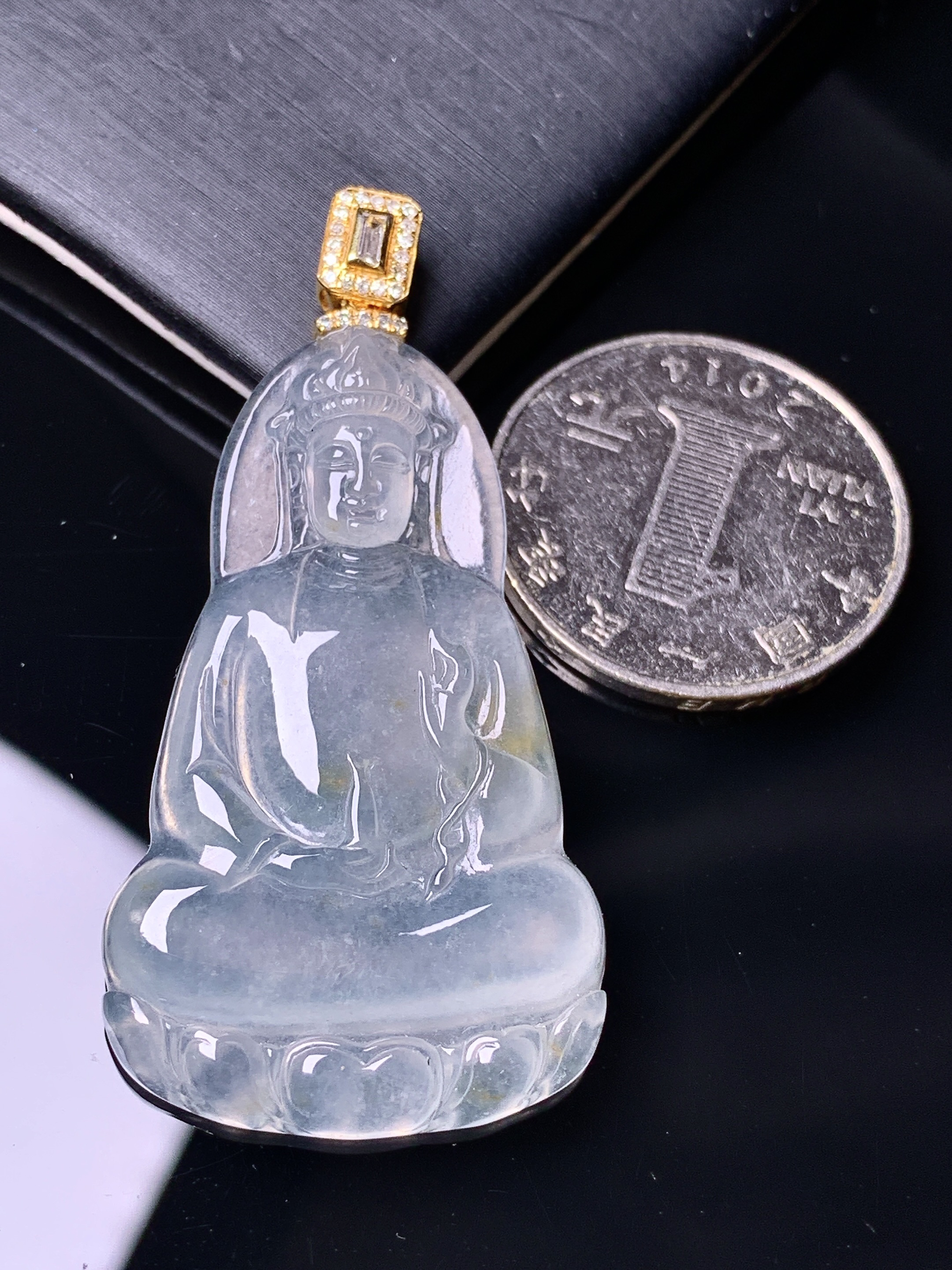 18k金钻镶嵌冰种观音吊坠 玉质细腻 色泽艳丽清新 水润亮眼 整体尺寸51.6*26*4.3