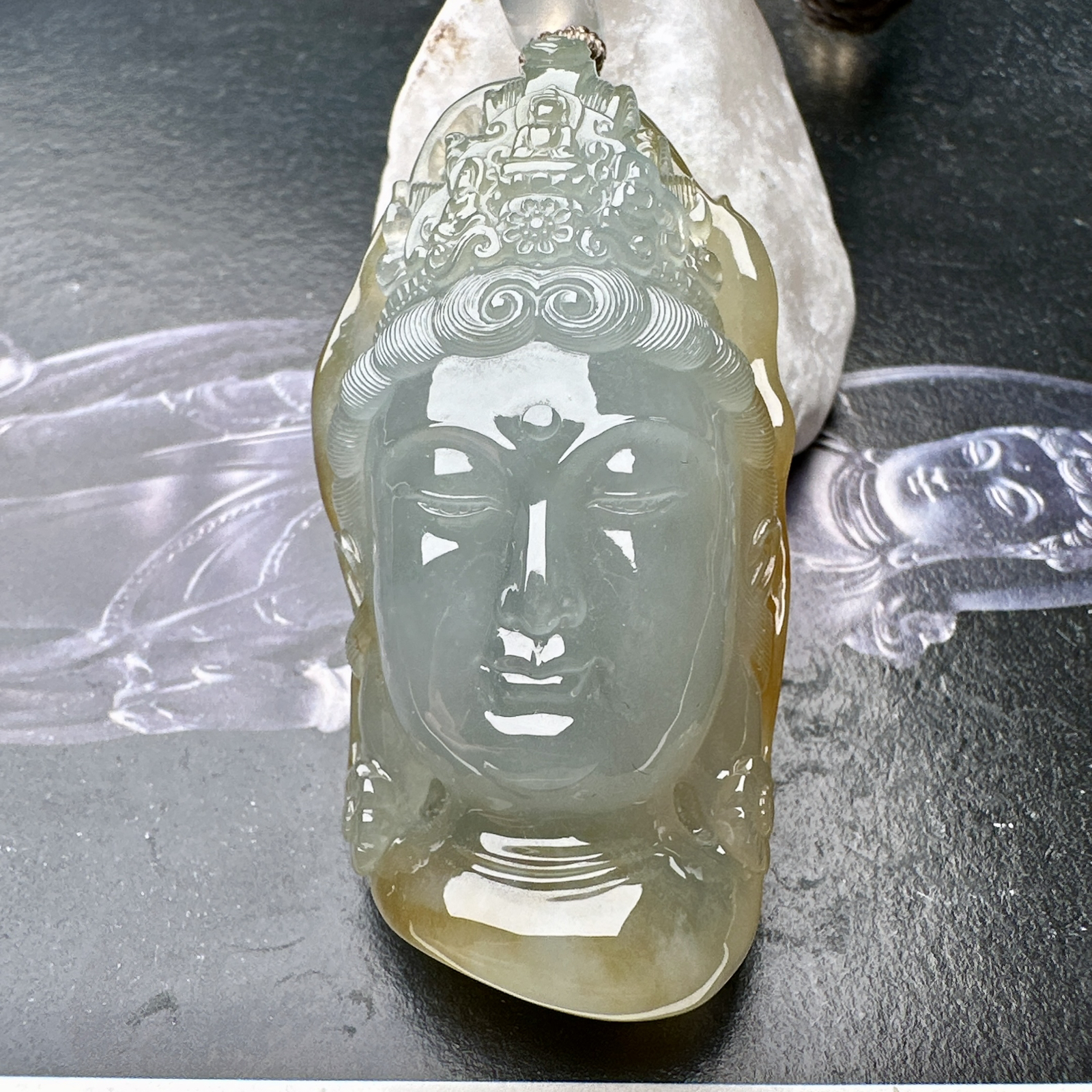 【冰黄立体观音佛头】种水很不错，冰感明显，俏色漂亮，面部纯净，大件厚装，可以收藏的品质。