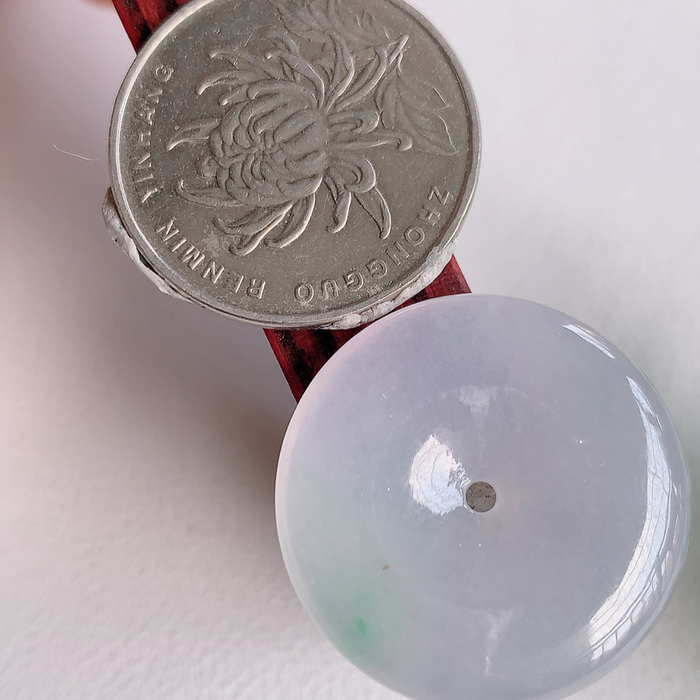 冰润平安扣吊坠，厚装饱满，冰润剔透，细腻水足，种质润泽，飘花灵动，佩戴优雅大气，W140.7   尺寸：26-5.5mm