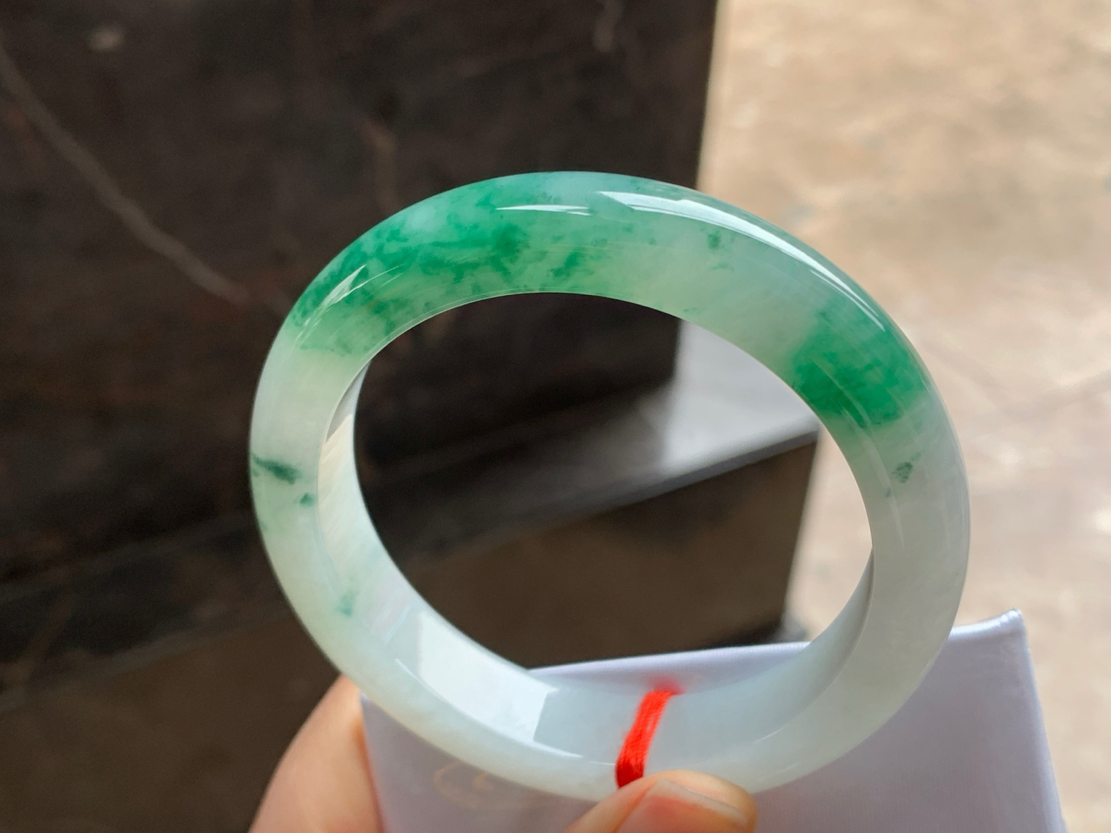 55.5-12.5-8.8

绿花手镯^_^颜色好看 起光 鲜艳