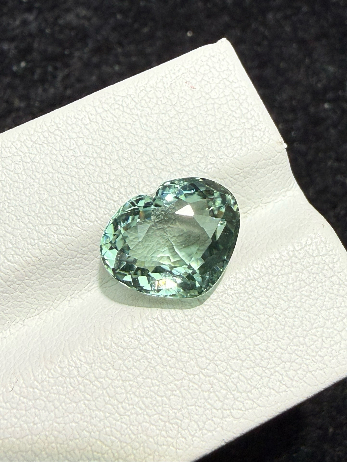 4.645ct天然绿碧玺裸石，尺寸11.7*9.3*6.2 毫米，晶体通透，颜色美艳