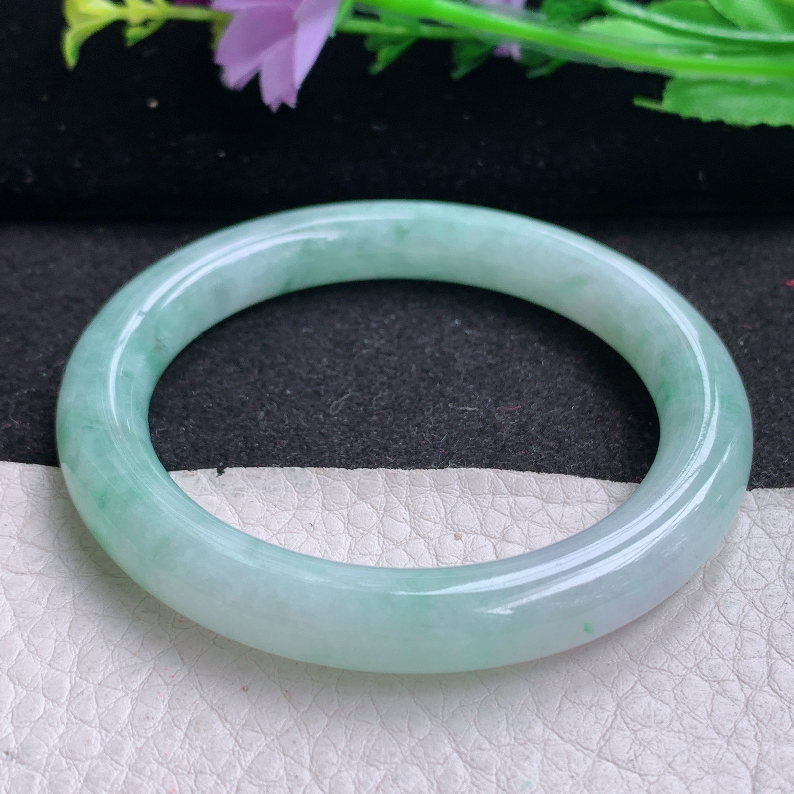 n小圈口52*8.8美人镯 天然缅甸翡翠A货胶感飘花秀气清新圆条玉手环