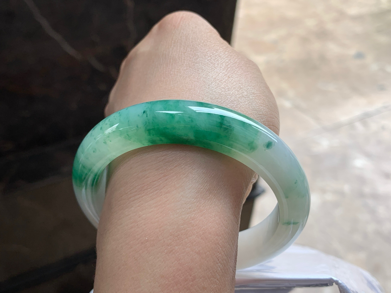 55.5-12.5-8.8

绿花手镯^_^颜色好看 起光 鲜艳