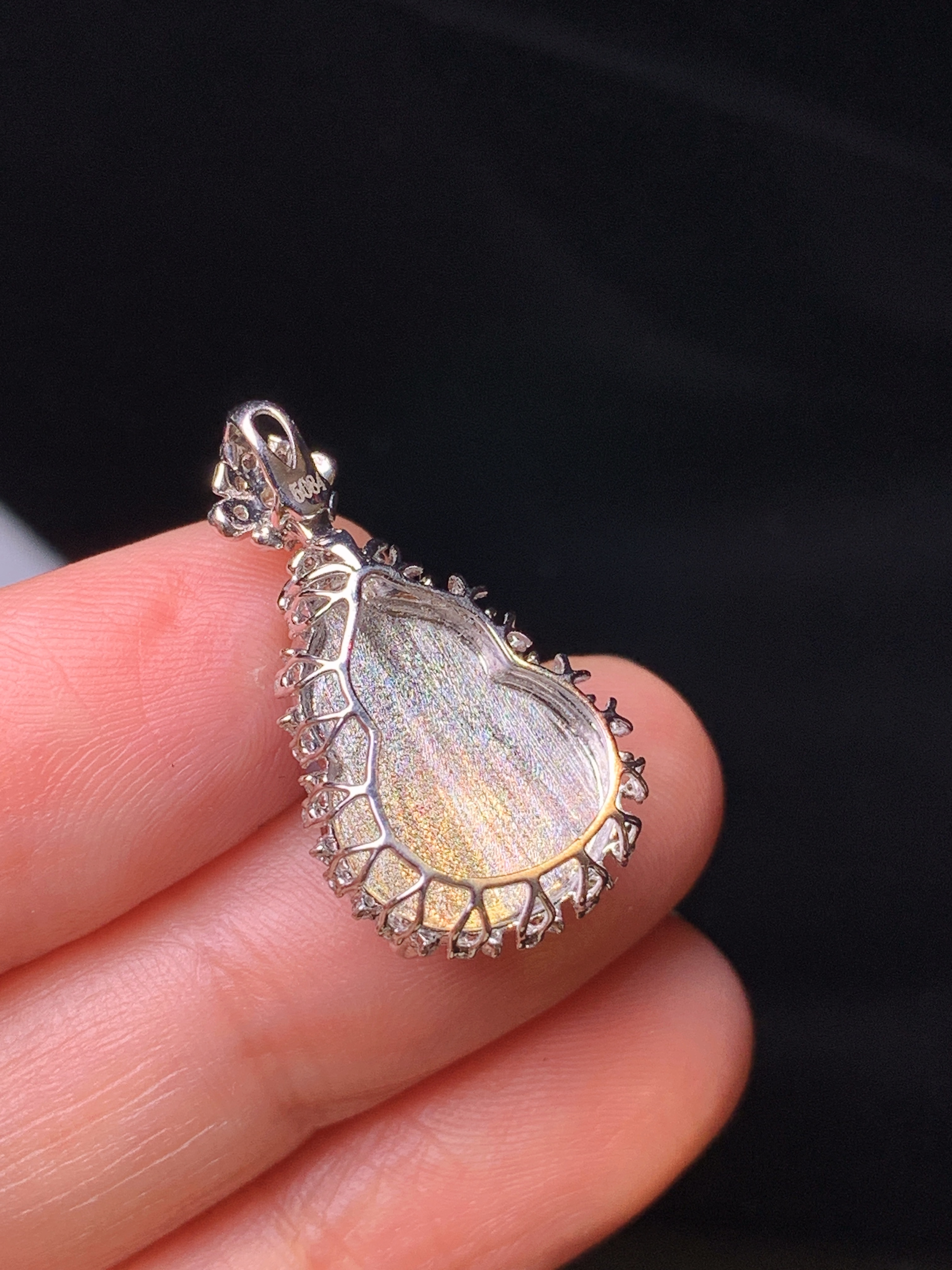 18k金钻镶嵌冰种葫芦吊坠 玉质细腻 色泽艳丽清新 水润亮眼 整体尺寸24.8*14.5*9.3