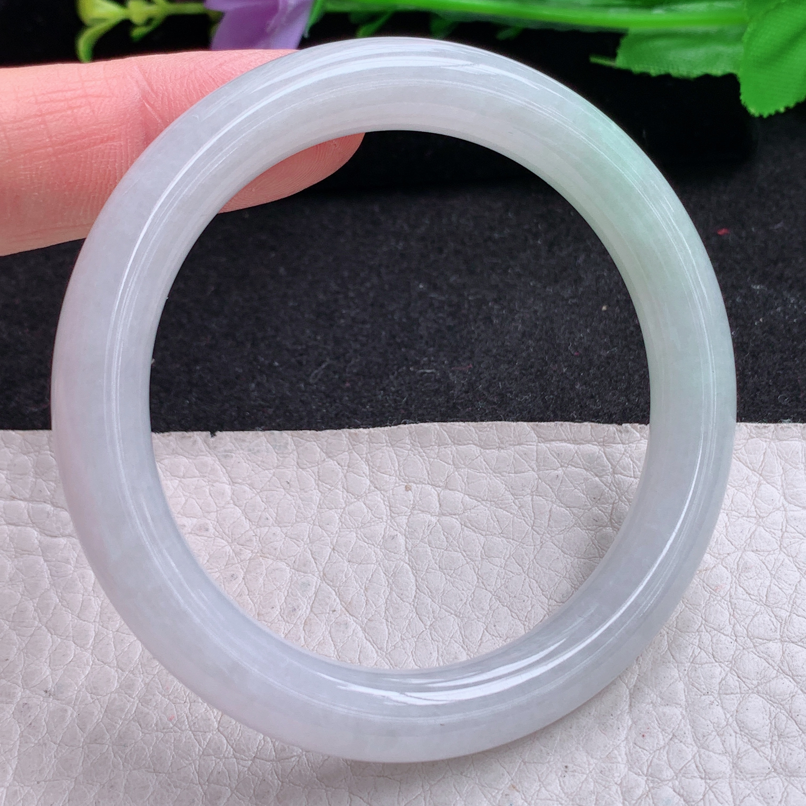 n清新款53*8.5美人镯 天然缅甸翡翠A货胶感飘绿圆条玉手环