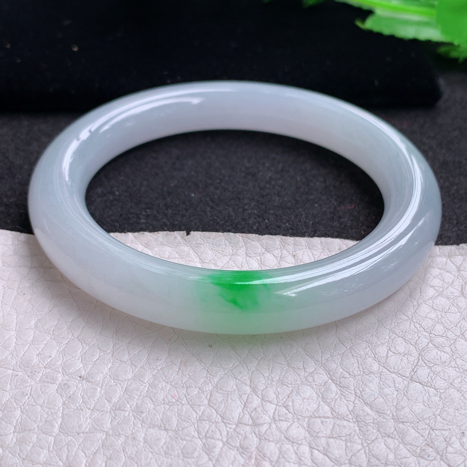 xo实拍54.5*9.8美人镯 天然缅甸翡翠A货玉手镯冰润白底青圆条玉手环