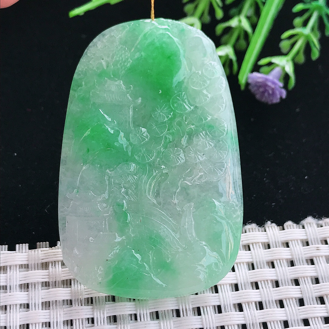 实拍A货翡翠55/36.2/5.8老坑精美冰润飘阳绿大好河山山水牌吊坠