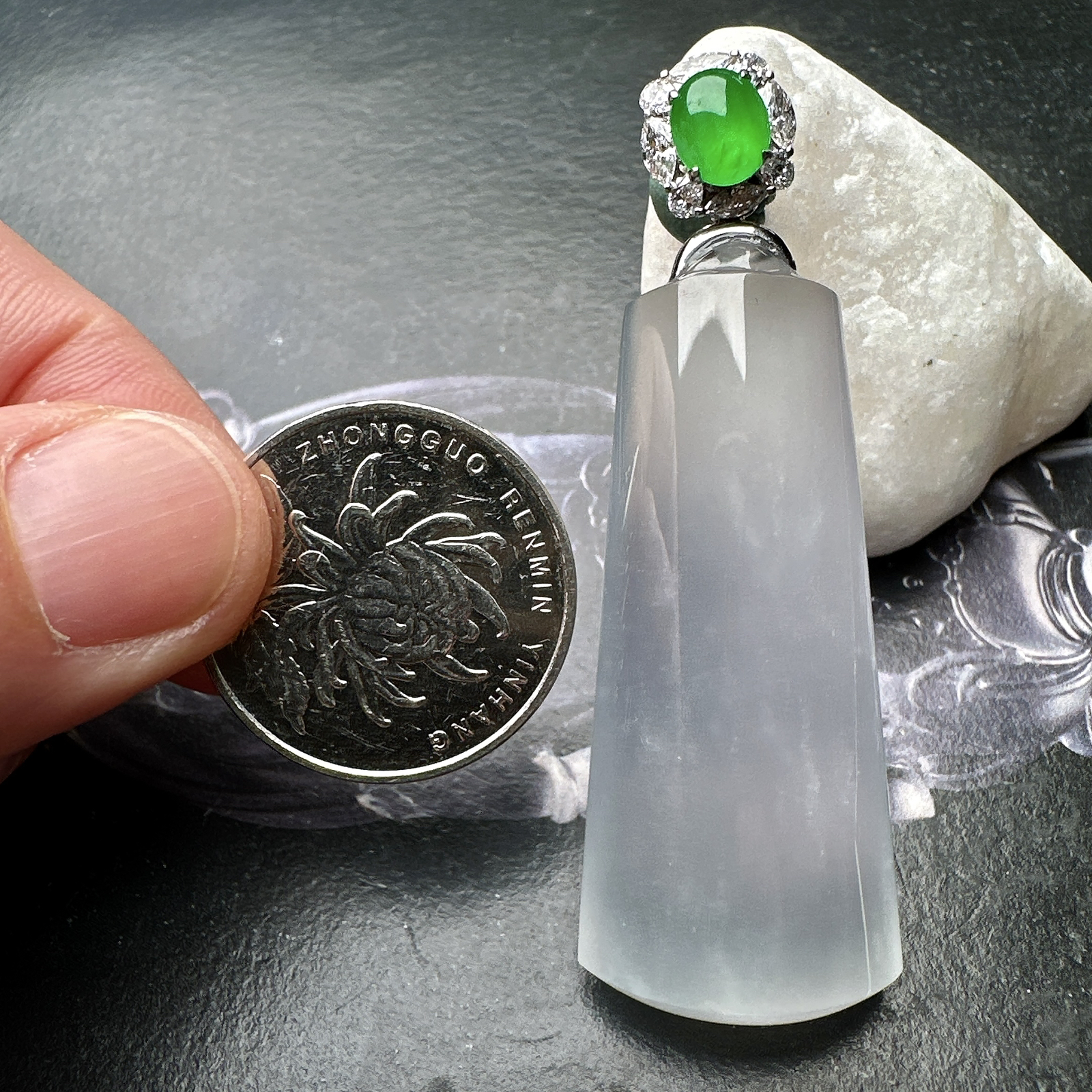 【冰种无事柱】精品，种水上乘，通透闪亮，晶莹剔透。18K金钻镶嵌，裸石尺寸50*20.7*9.6毫米